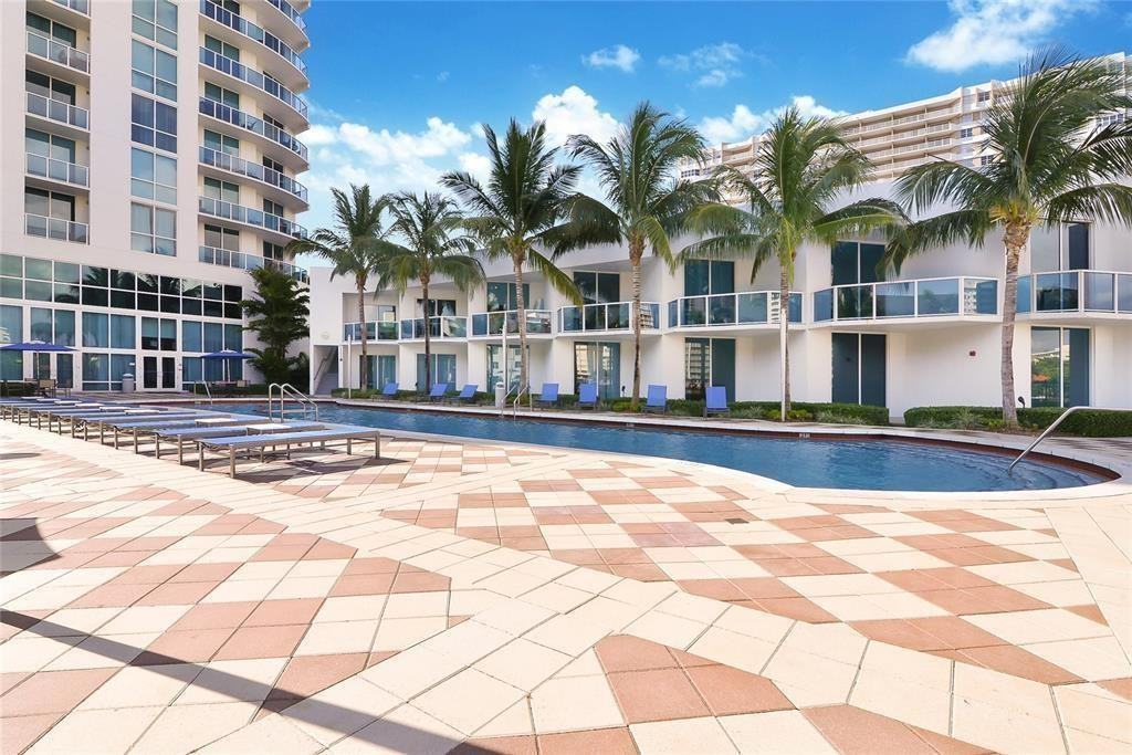 1945 S Ocean Drive 910 Property Photo 6