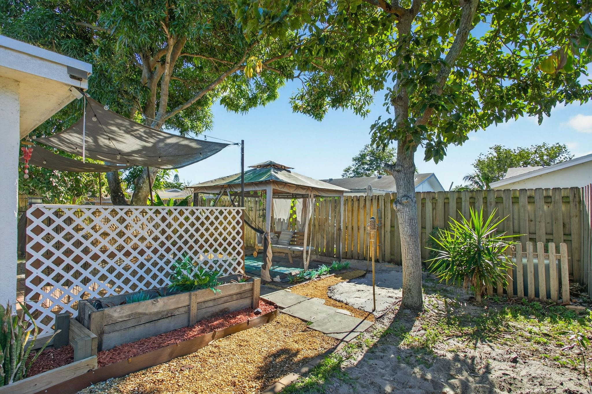 3330 Nw 69th Street Property Photo 32