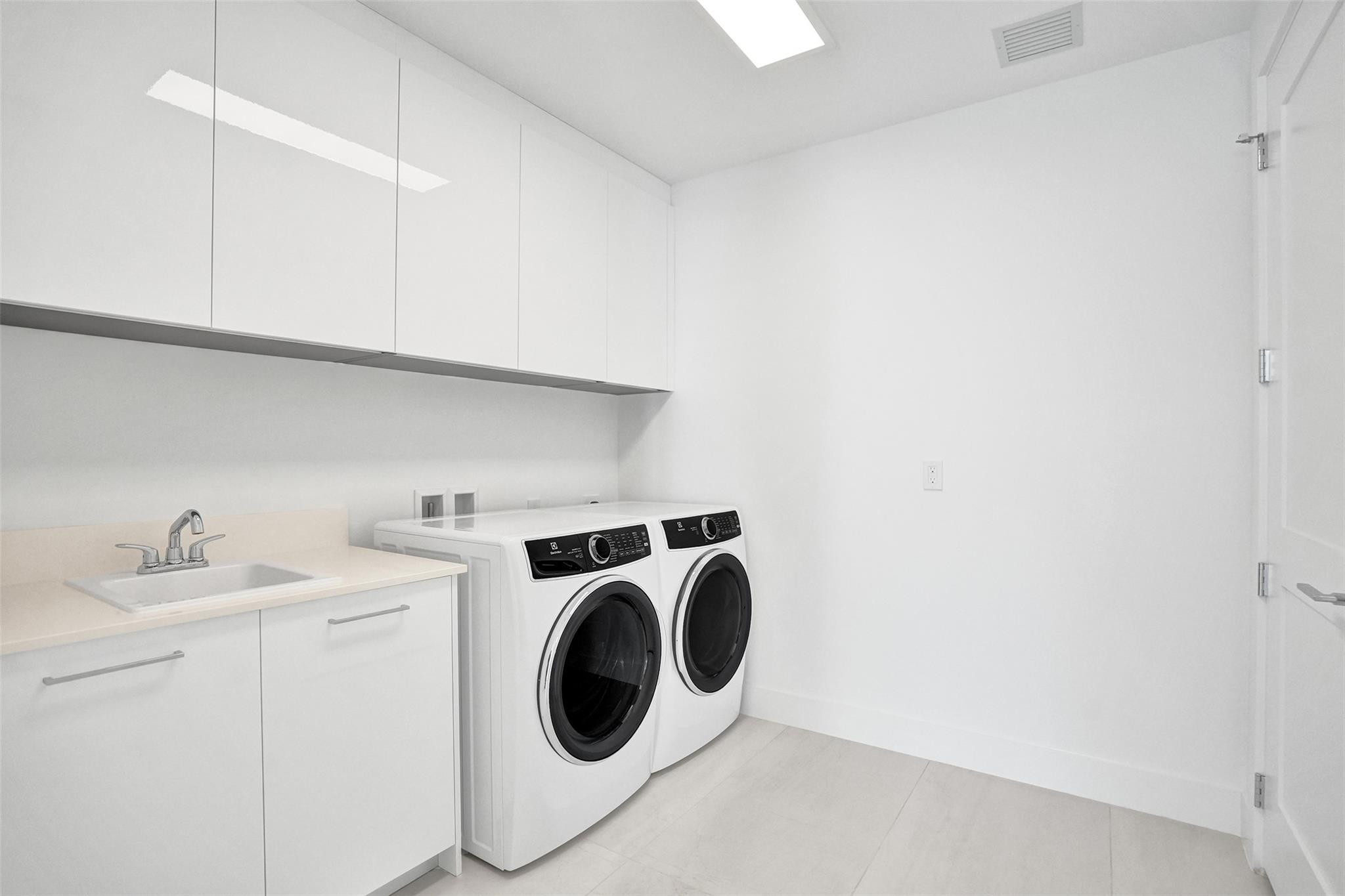 151 N Seabreeze Boulevard 1101-e Property Photo 23