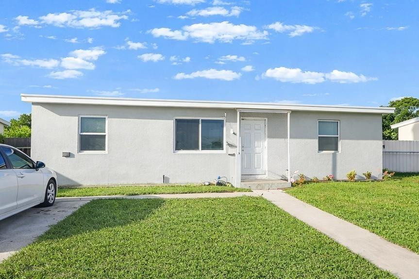 1225 NW 10th Place Property Photo 1