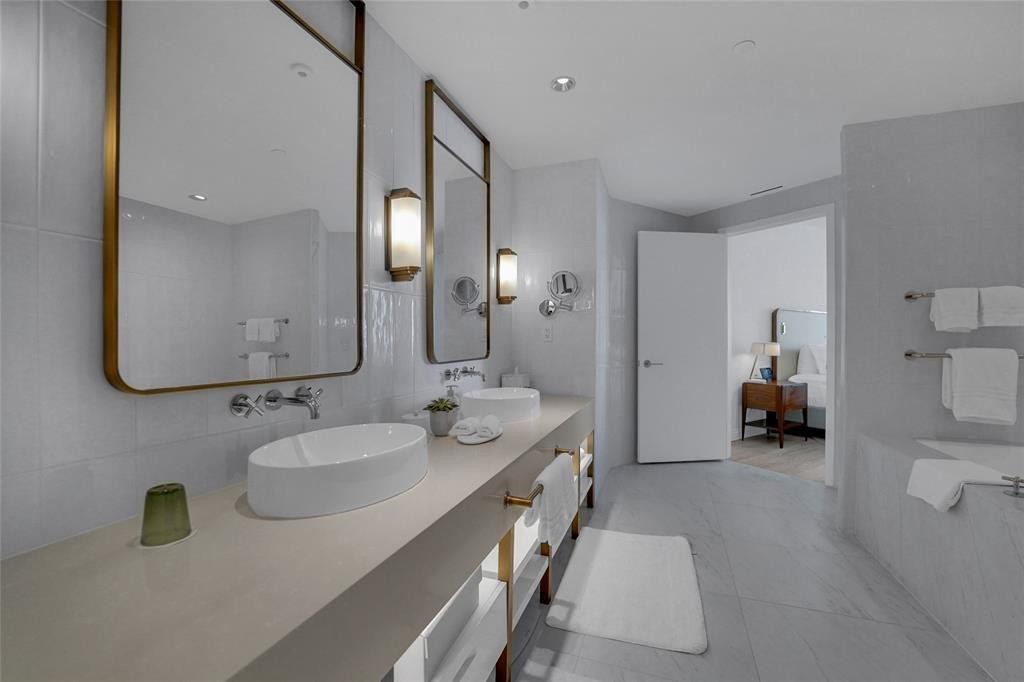525 N Fort Lauderdale Beach Boulevard 1204 Property Photo 15