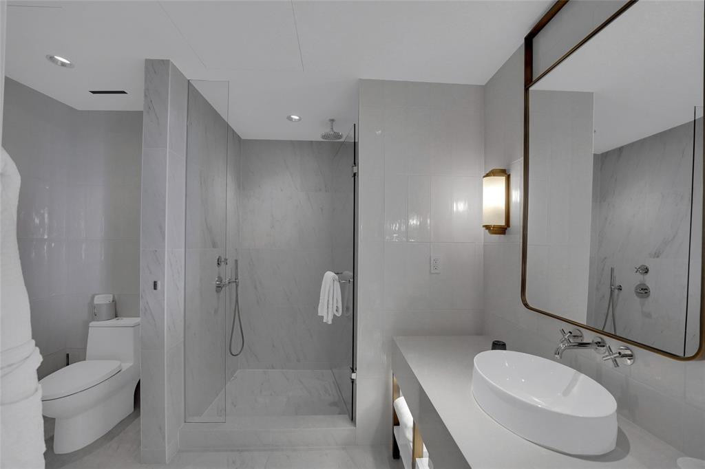 525 N Fort Lauderdale Beach Boulevard 1204 Property Photo 18