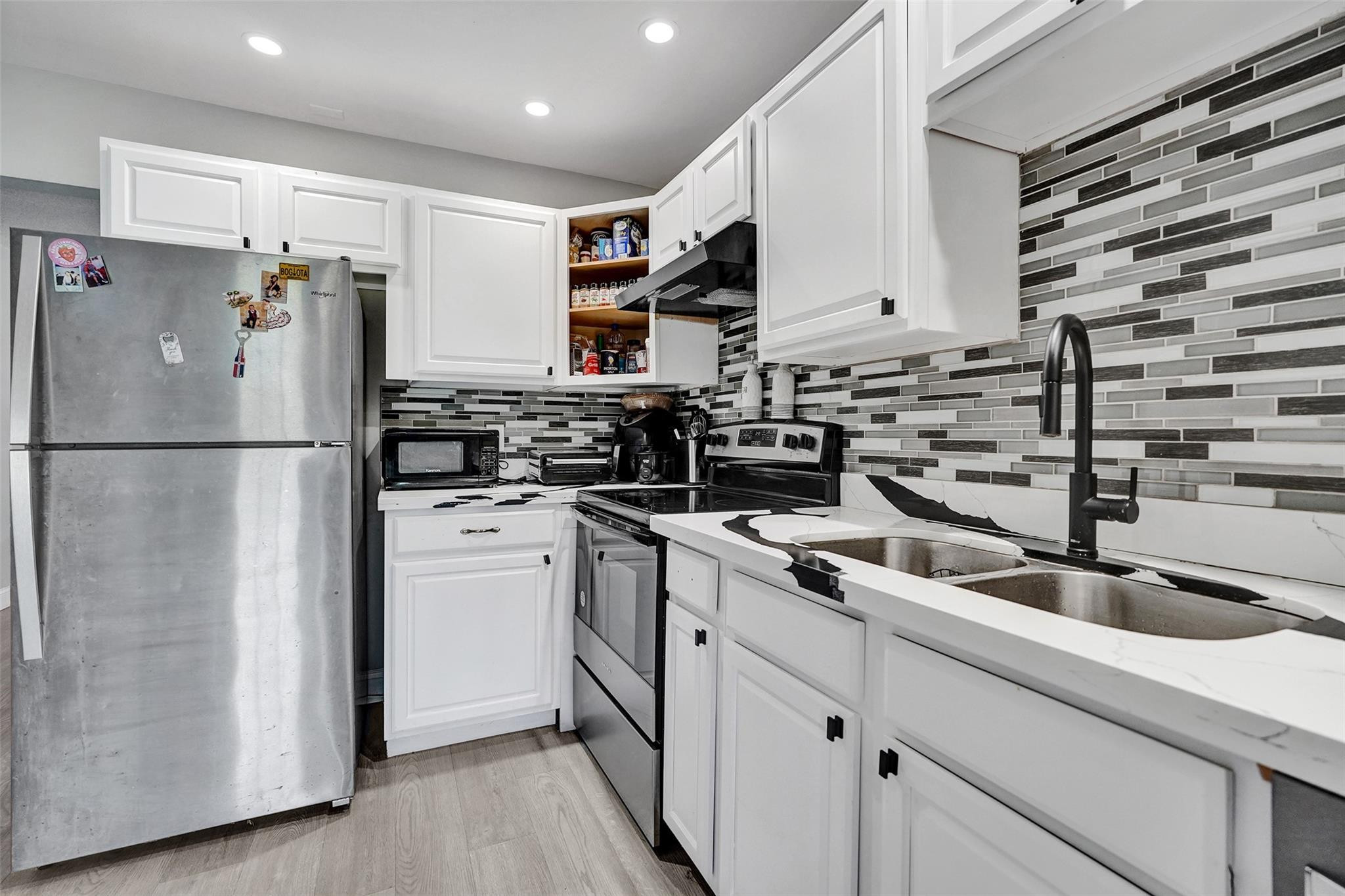 4017 Woodside Drive Property Photo 7