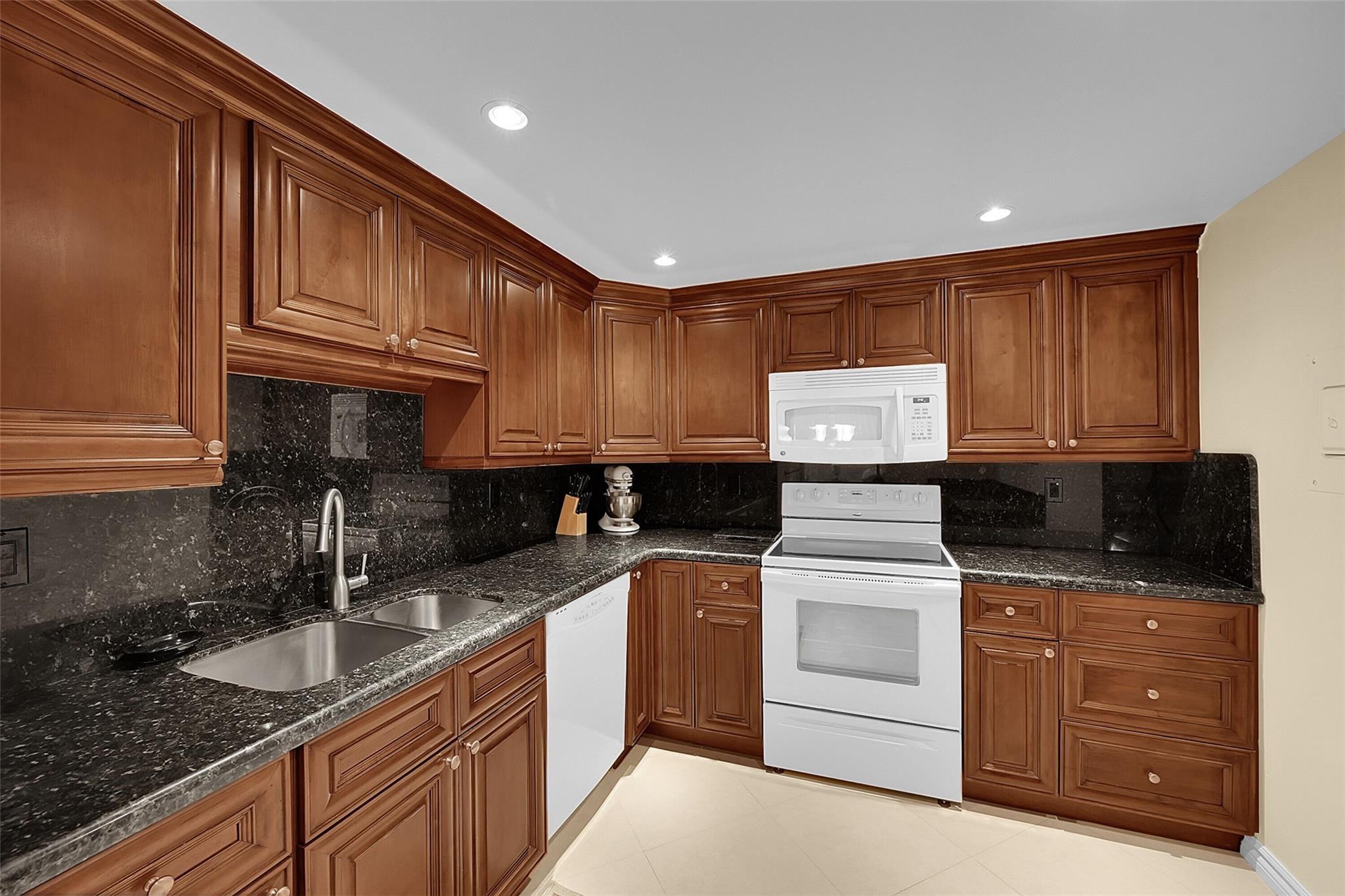 531 N Ocean Boulevard 410 Property Photo 6