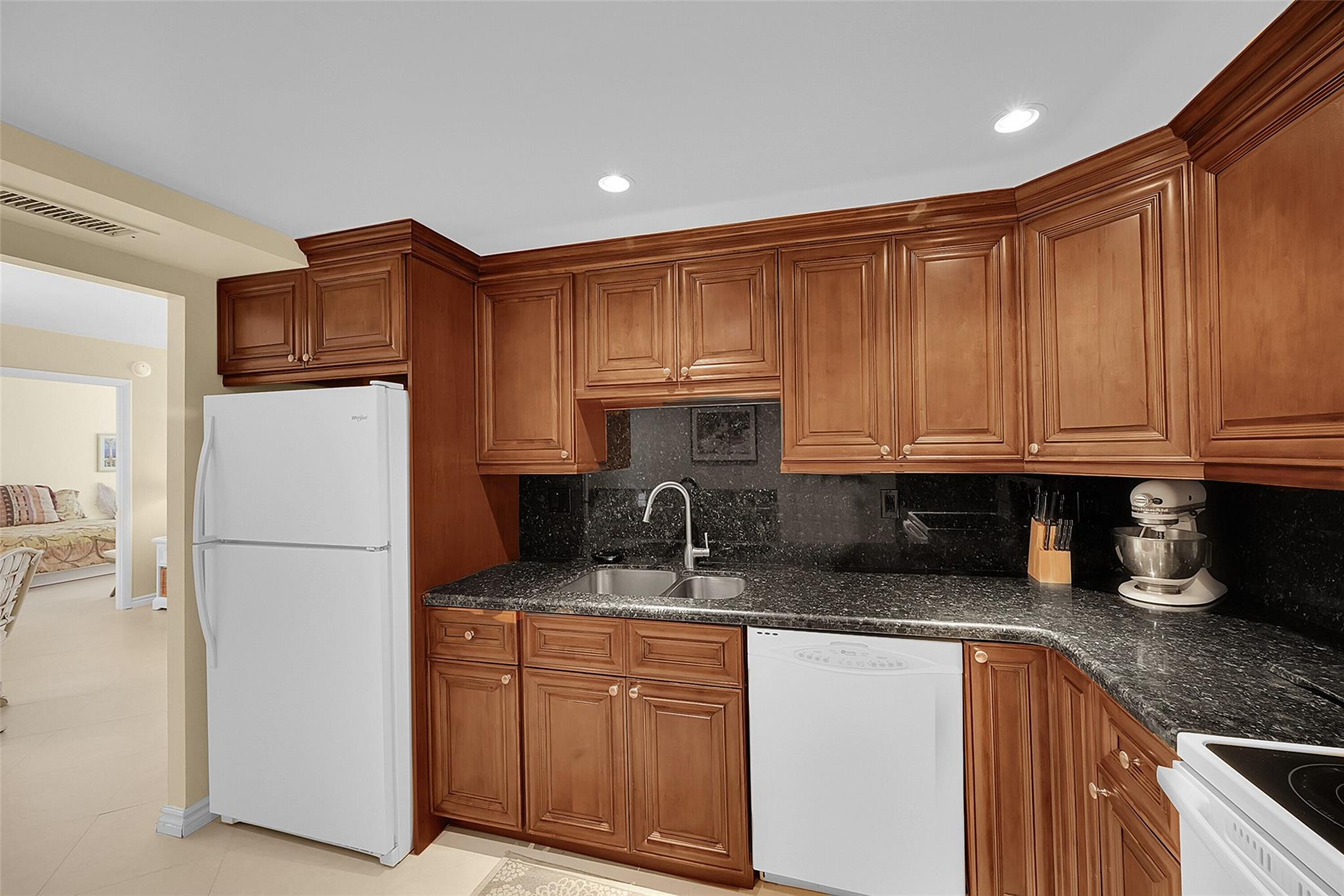 531 N Ocean Boulevard 410 Property Photo 7