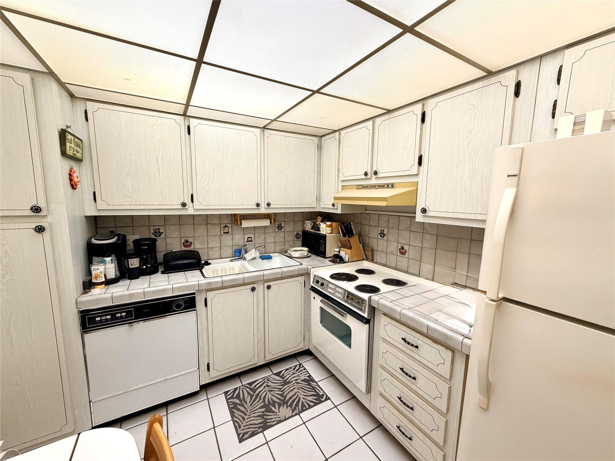 136 S Cypress Road 317 Property Photo 4