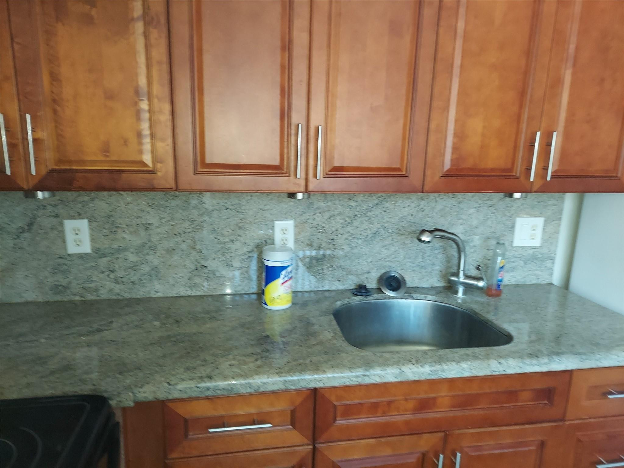 1829 N Dixie Highway Property Photo 1