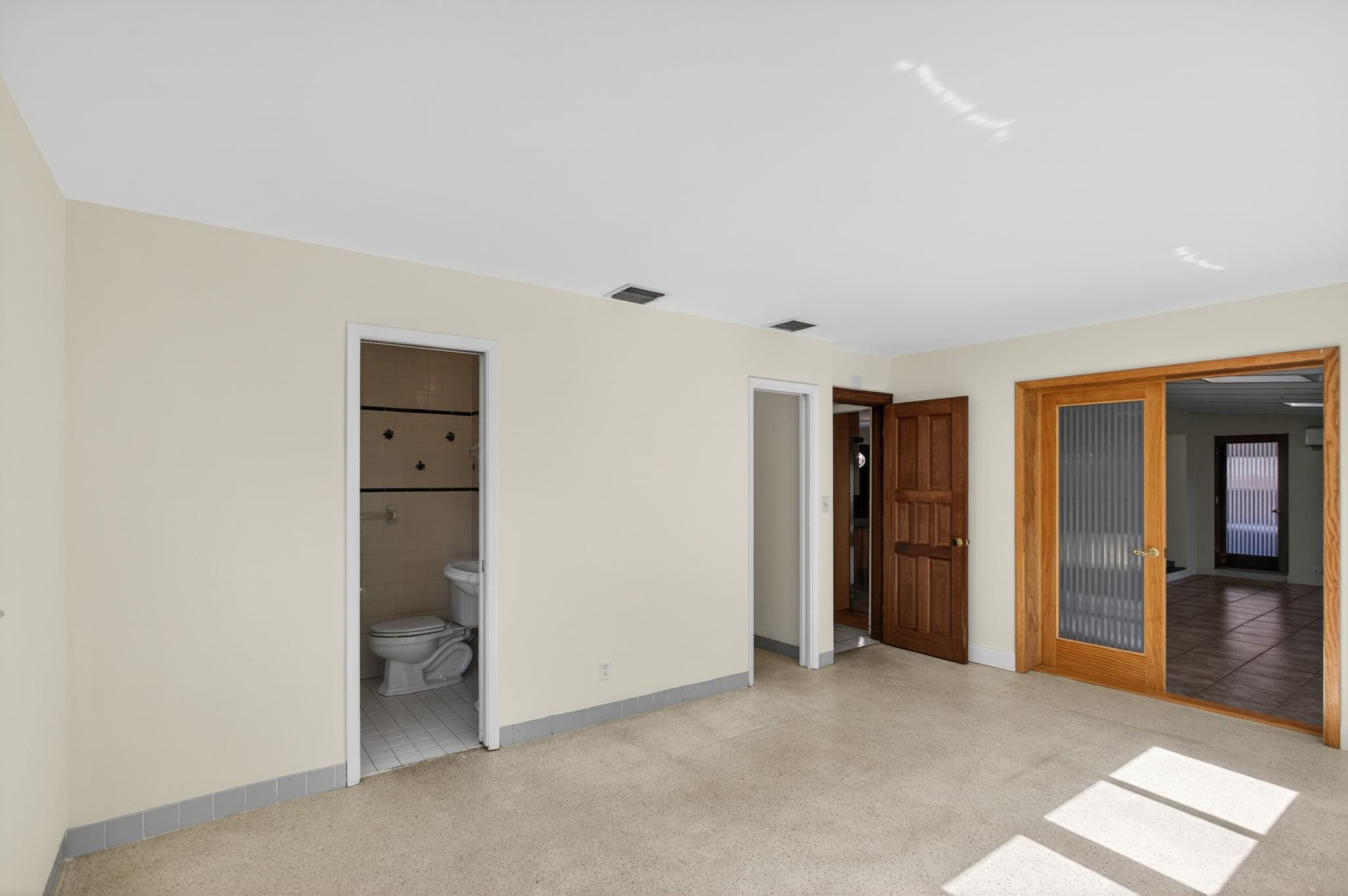 2580 Se 5th Court Property Photo 4