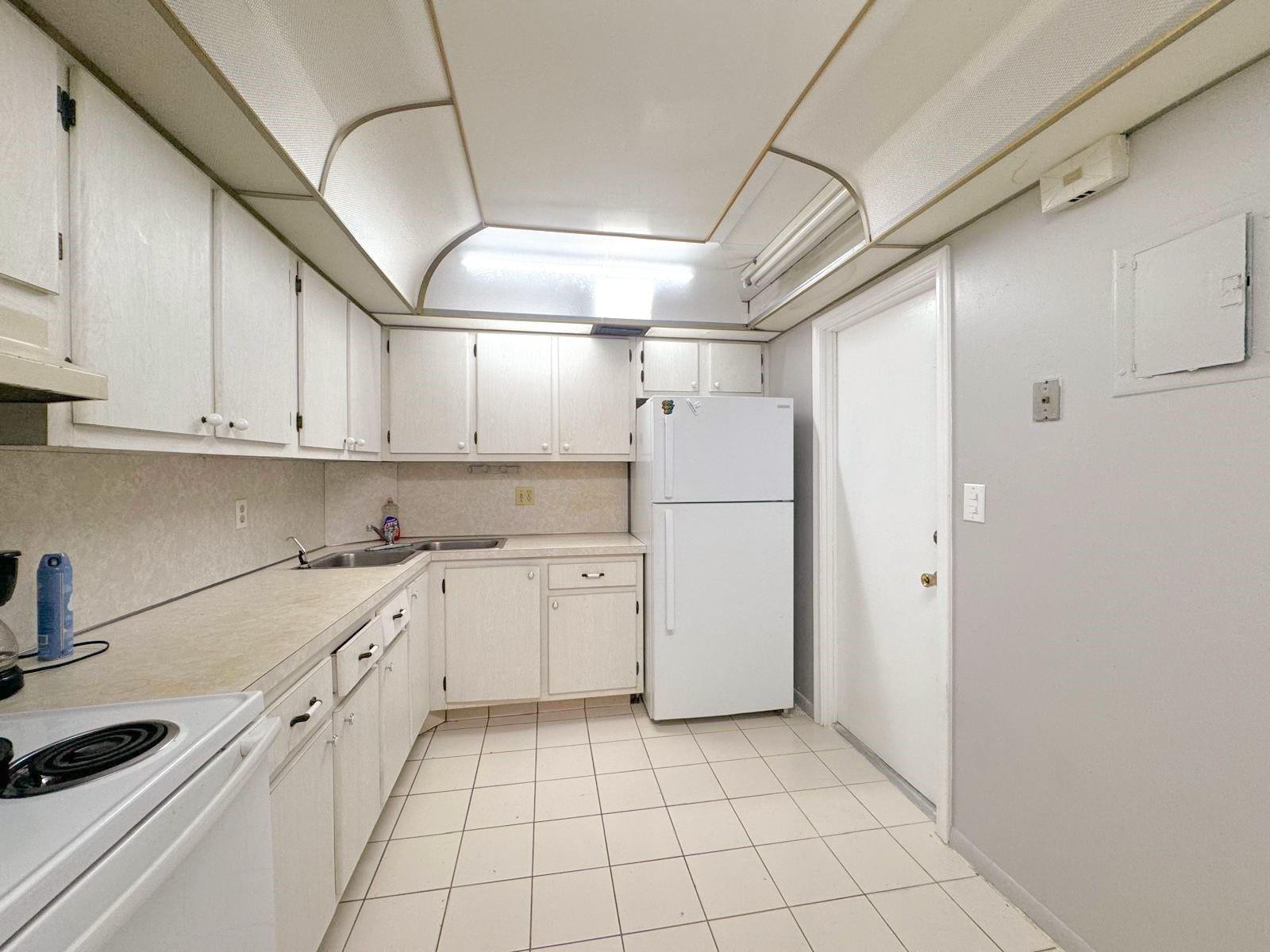 12 Ne 19th Court 204a Property Photo 14