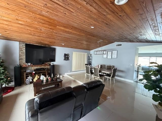 680 Nw 49th Avenue Property Photo 2