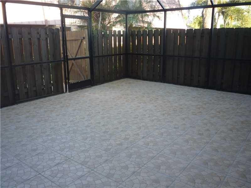 7539 Courtyard Run Property Photo 2