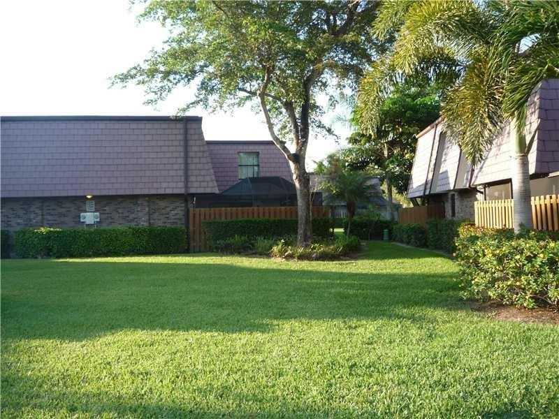 7539 Courtyard Run Property Photo 3