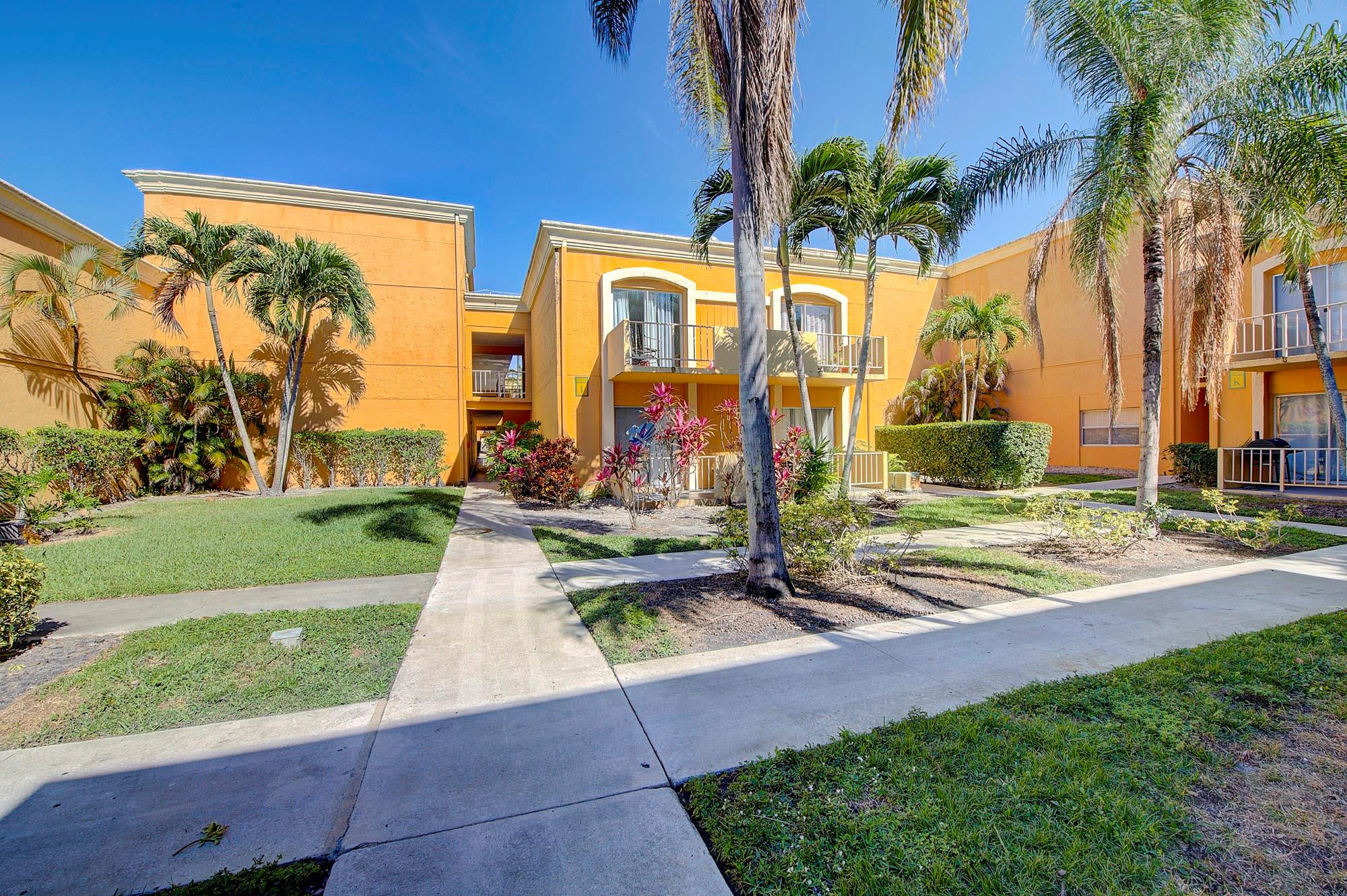 18111 Nw 68th Avenue I210 Property Photo 1