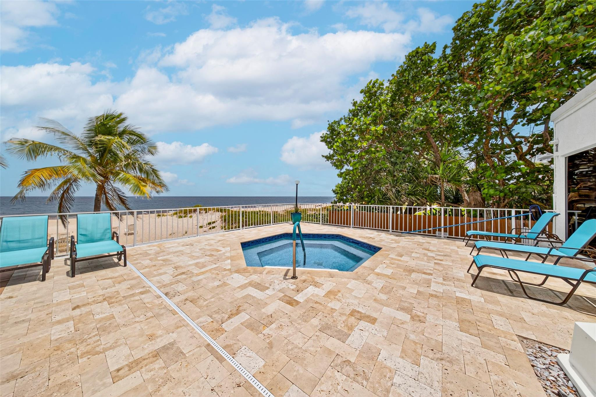 1010 S Ocean Boulevard 1711 Property Photo 37
