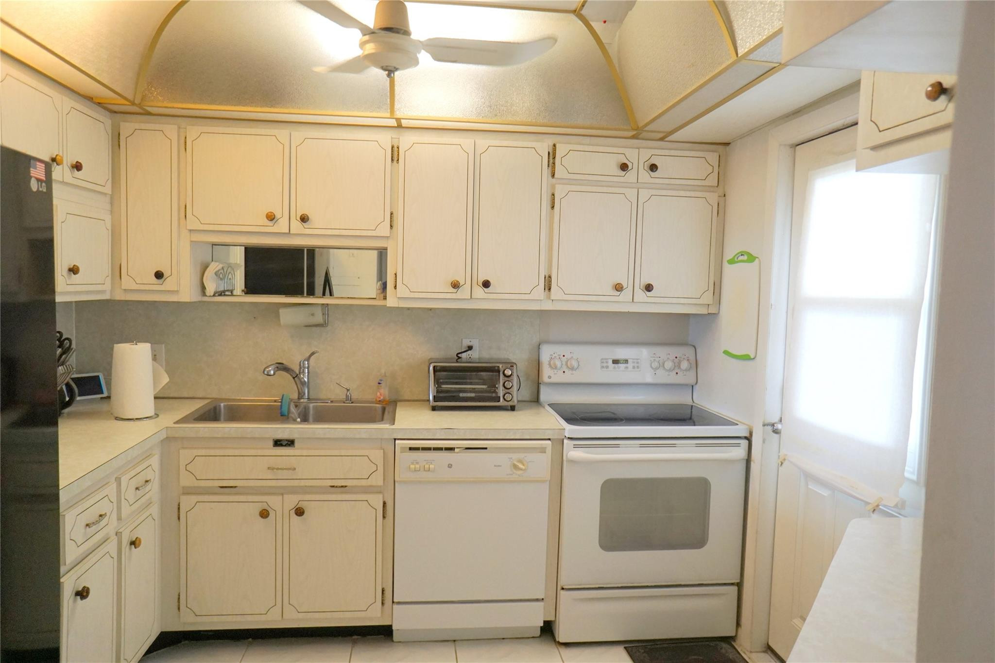 303 N Riverside Drive Ph-4 Property Photo 10