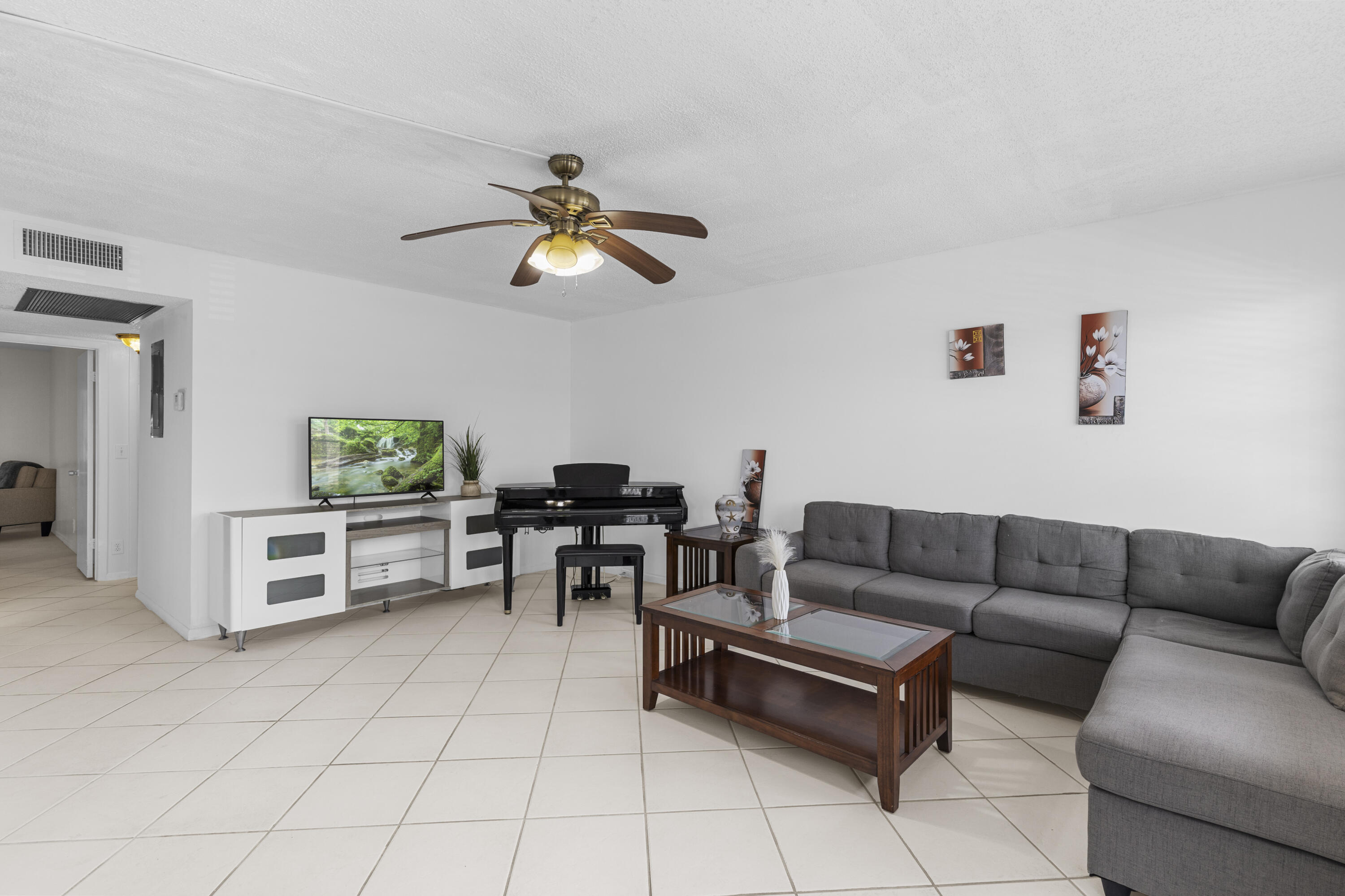 3028 Harwood D Property Photo 1