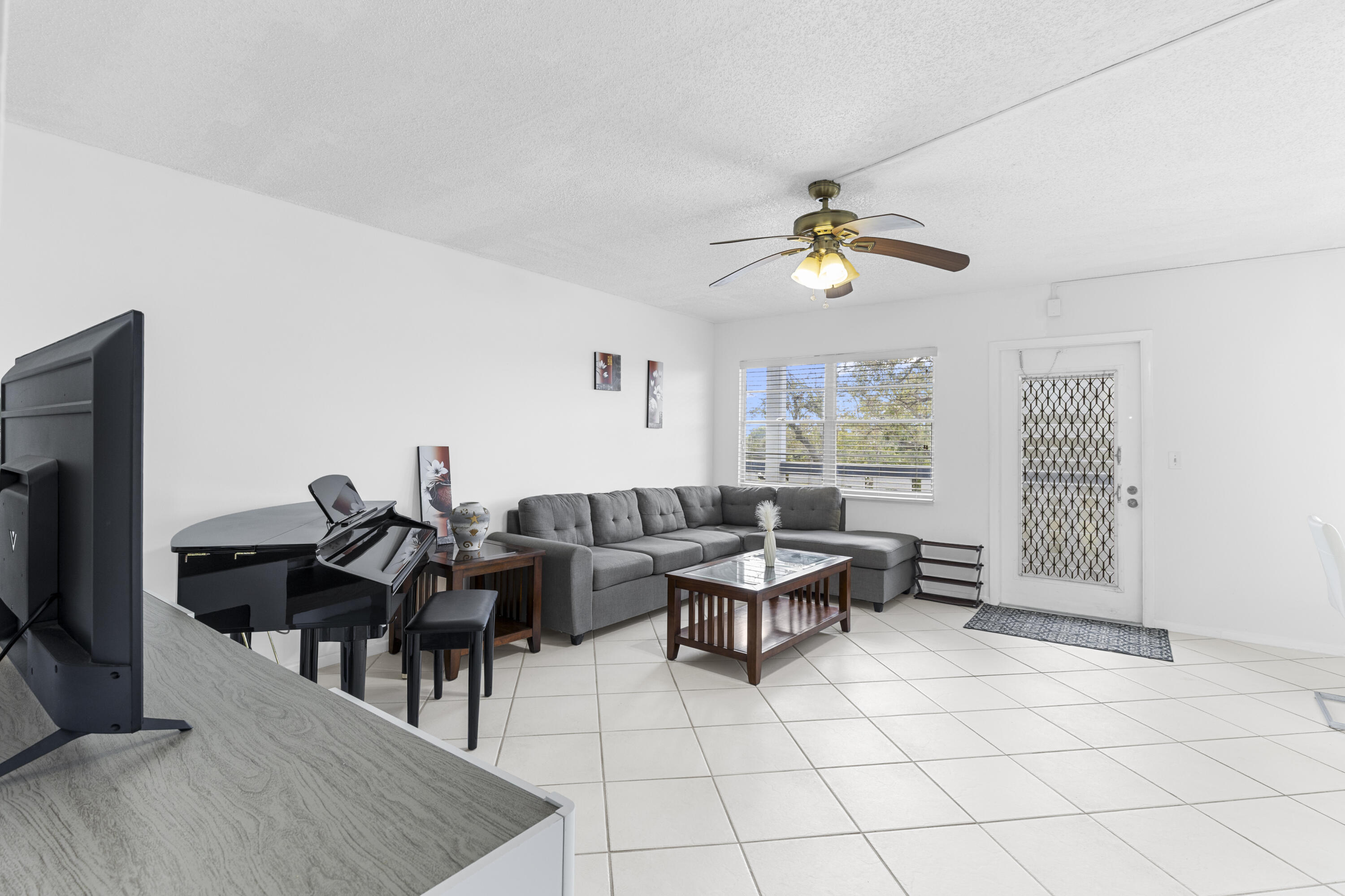 3028 Harwood D Property Photo 3
