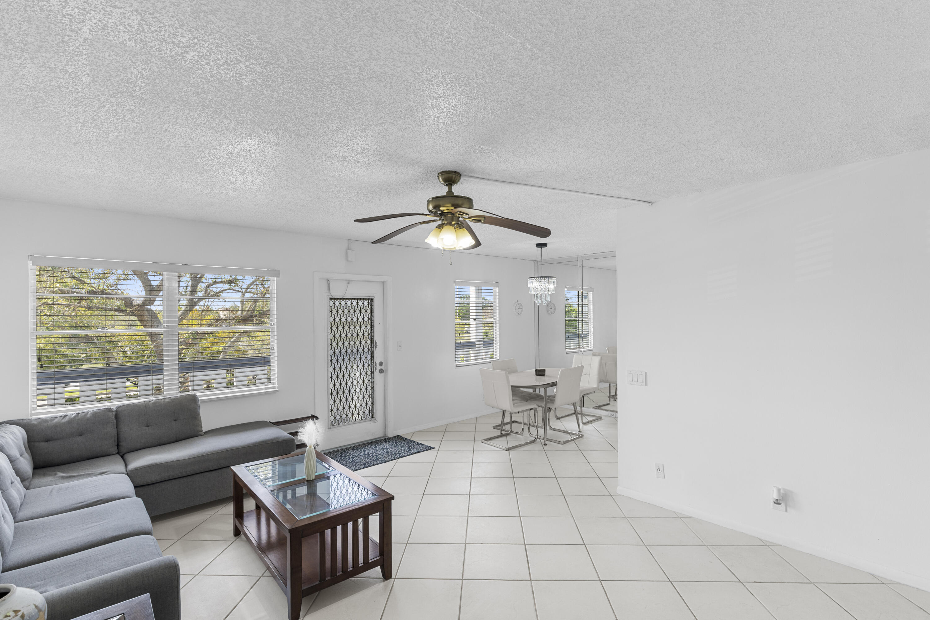 3028 Harwood D Property Photo 4