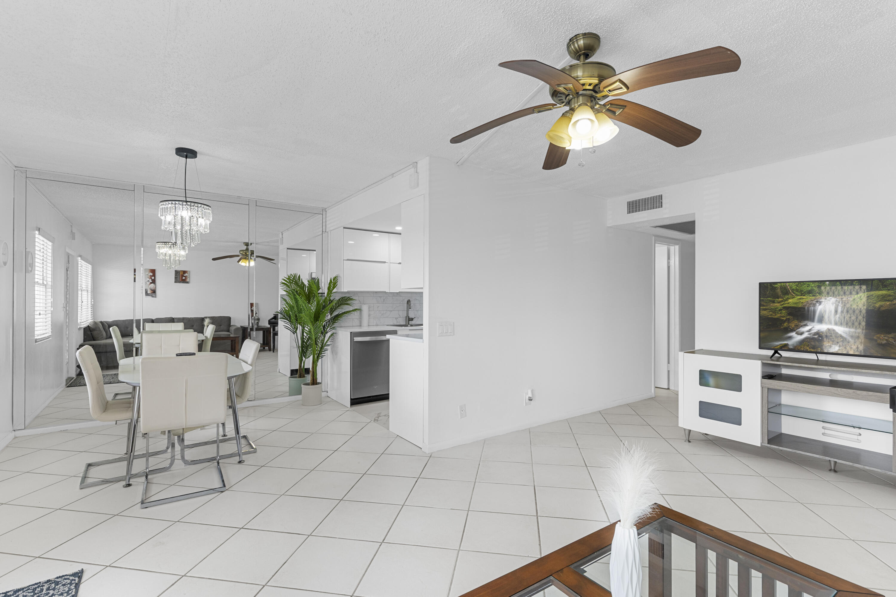 3028 Harwood D Property Photo 5