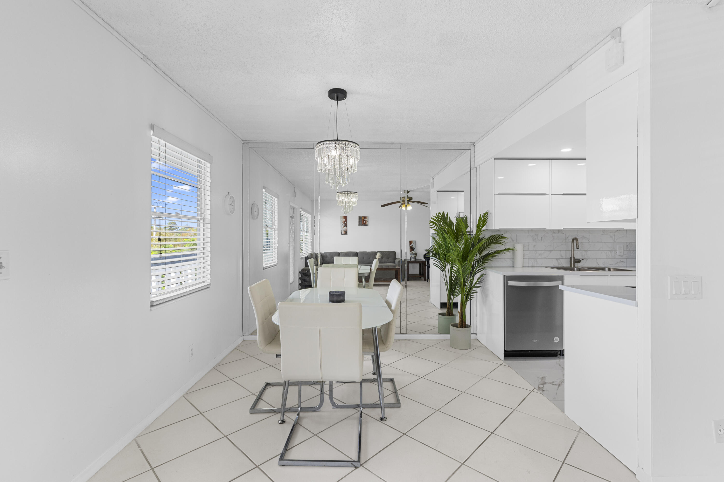3028 Harwood D Property Photo 6
