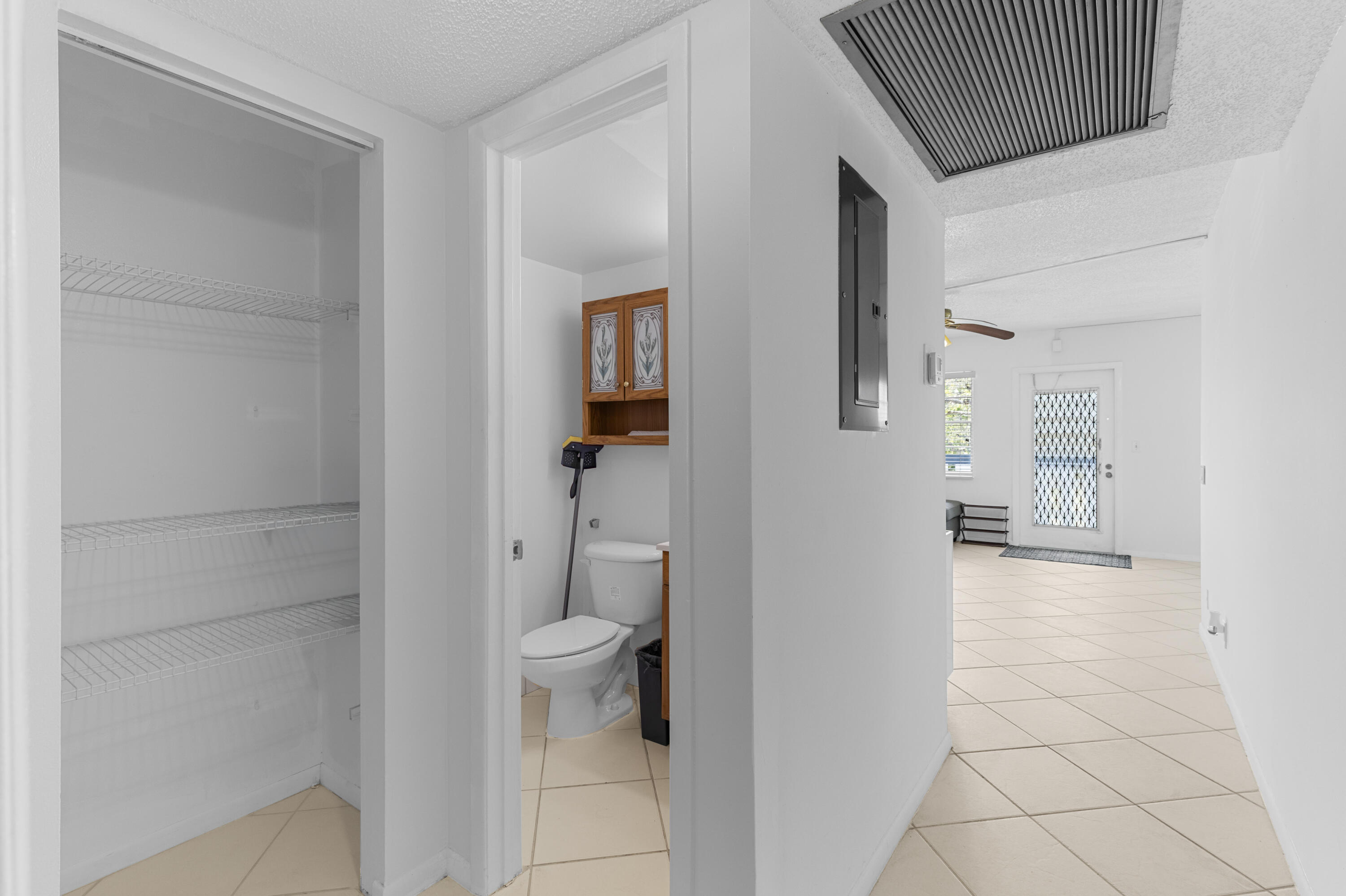 3028 Harwood D Property Photo 13