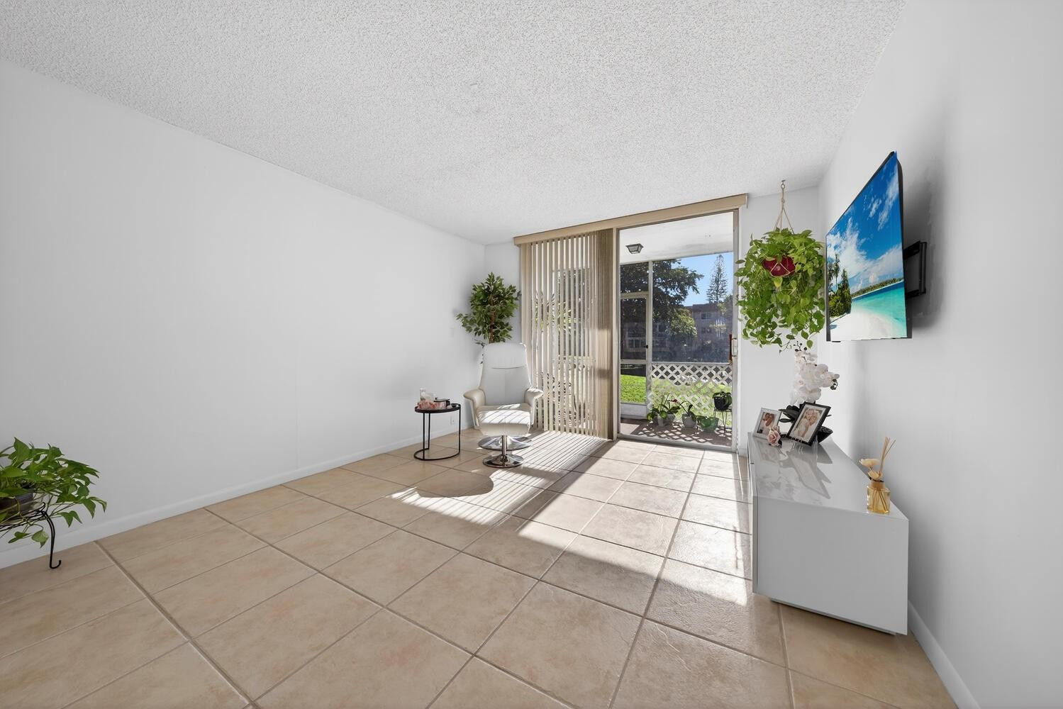 9281 Sunrise Lakes Boulevard 107 Property Photo 5