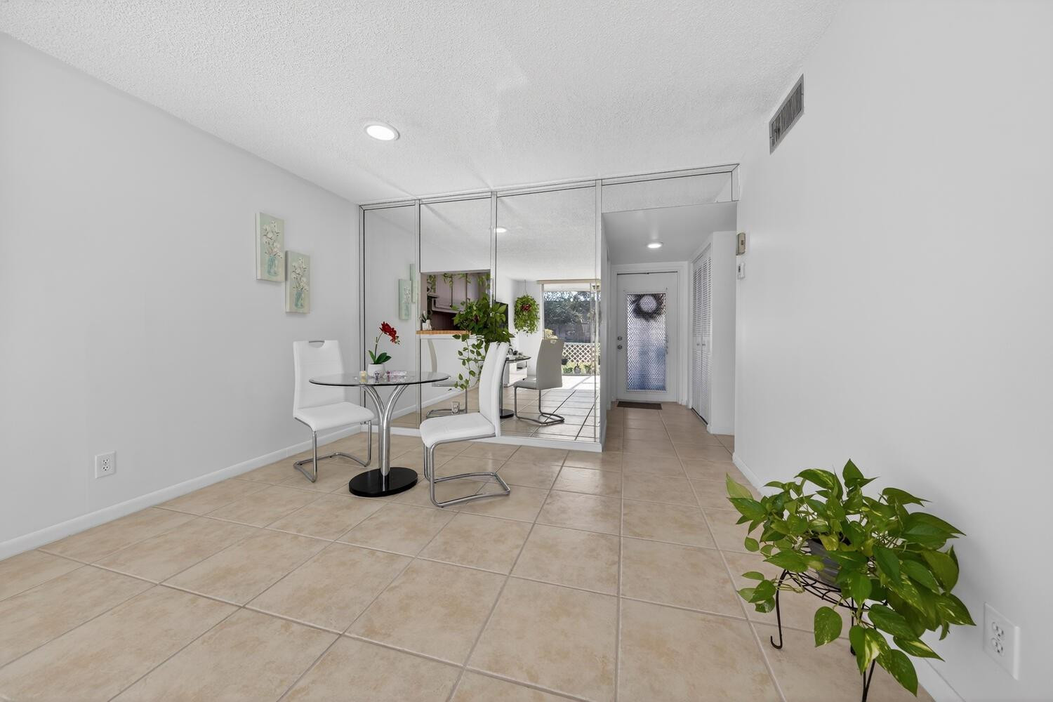 9281 Sunrise Lakes Boulevard 107 Property Photo 6