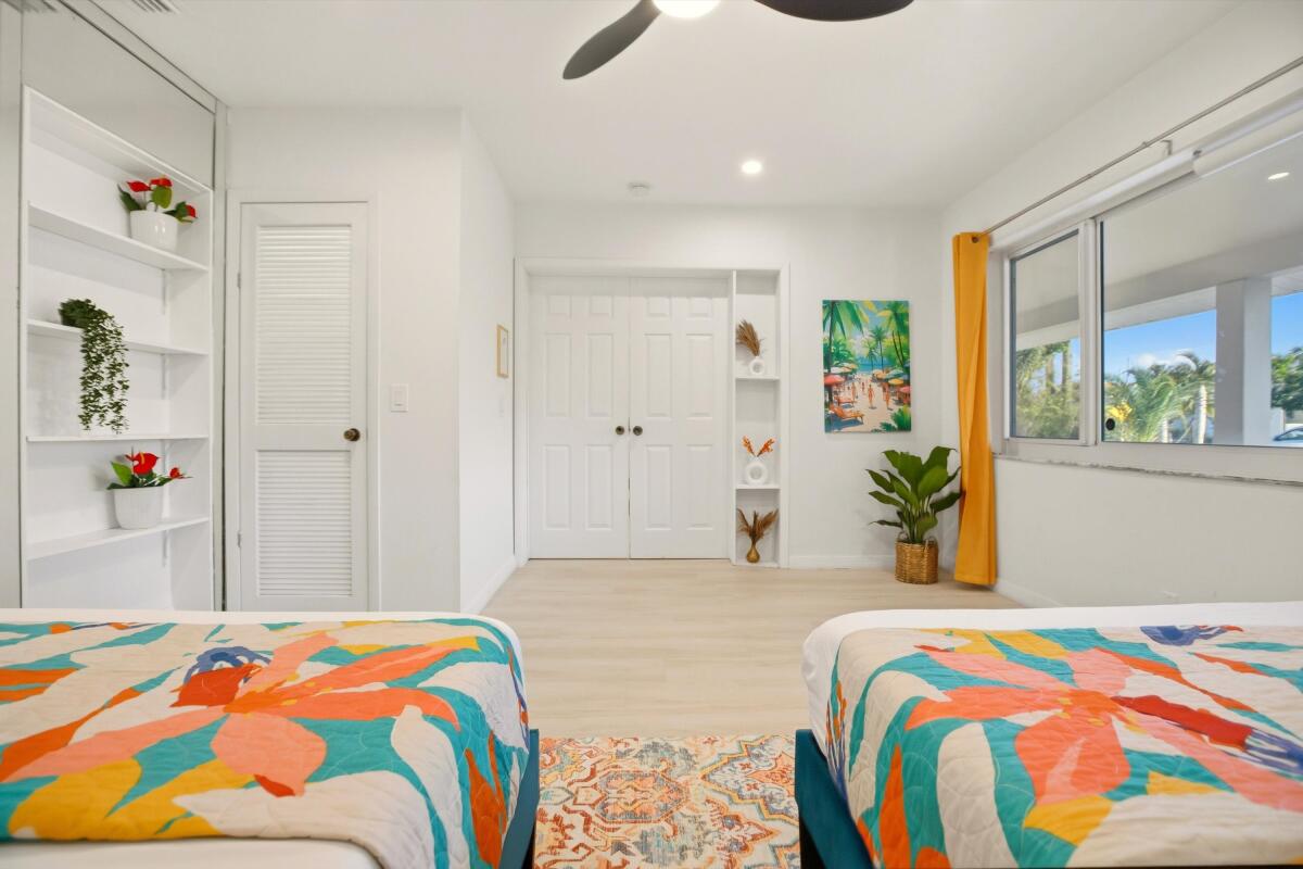 245 N Tradewinds Avenue Property Photo 37