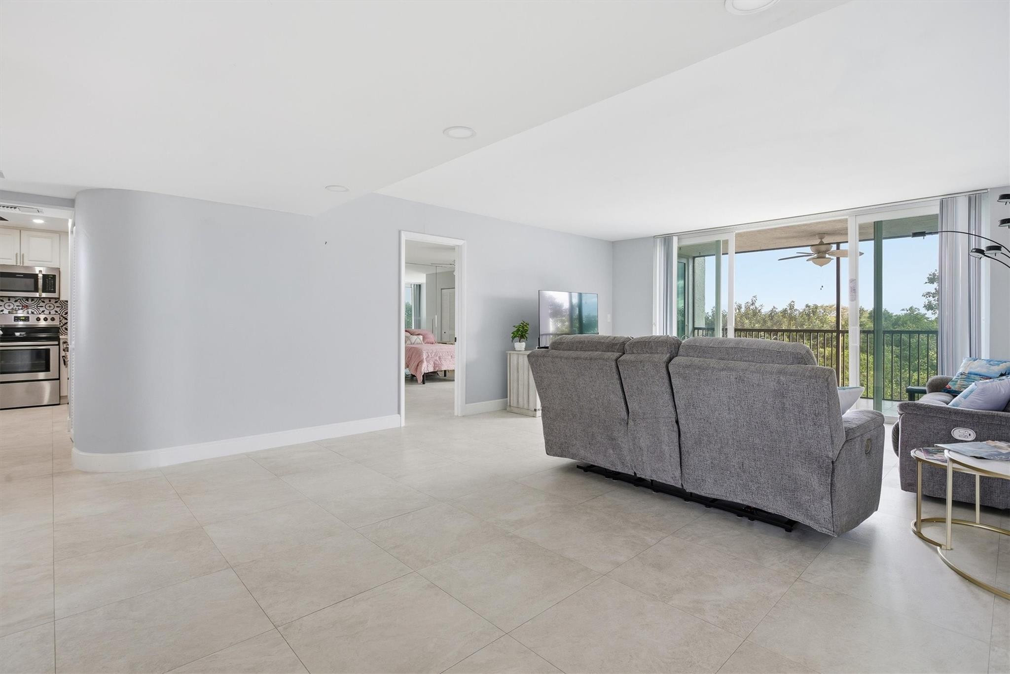3910 Inverrary Boulevard 708-b Property Photo 6