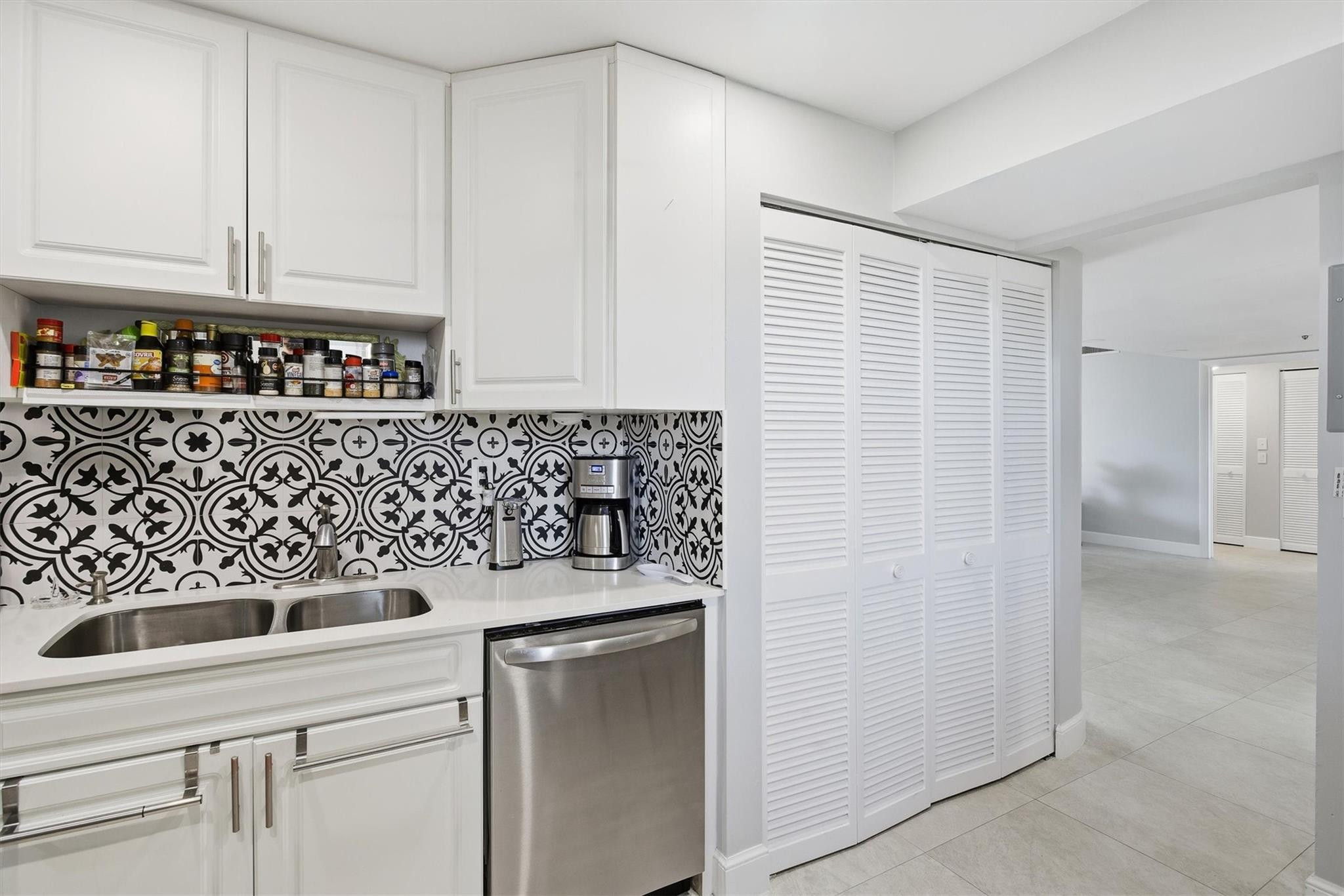 3910 Inverrary Boulevard 708-b Property Photo 17