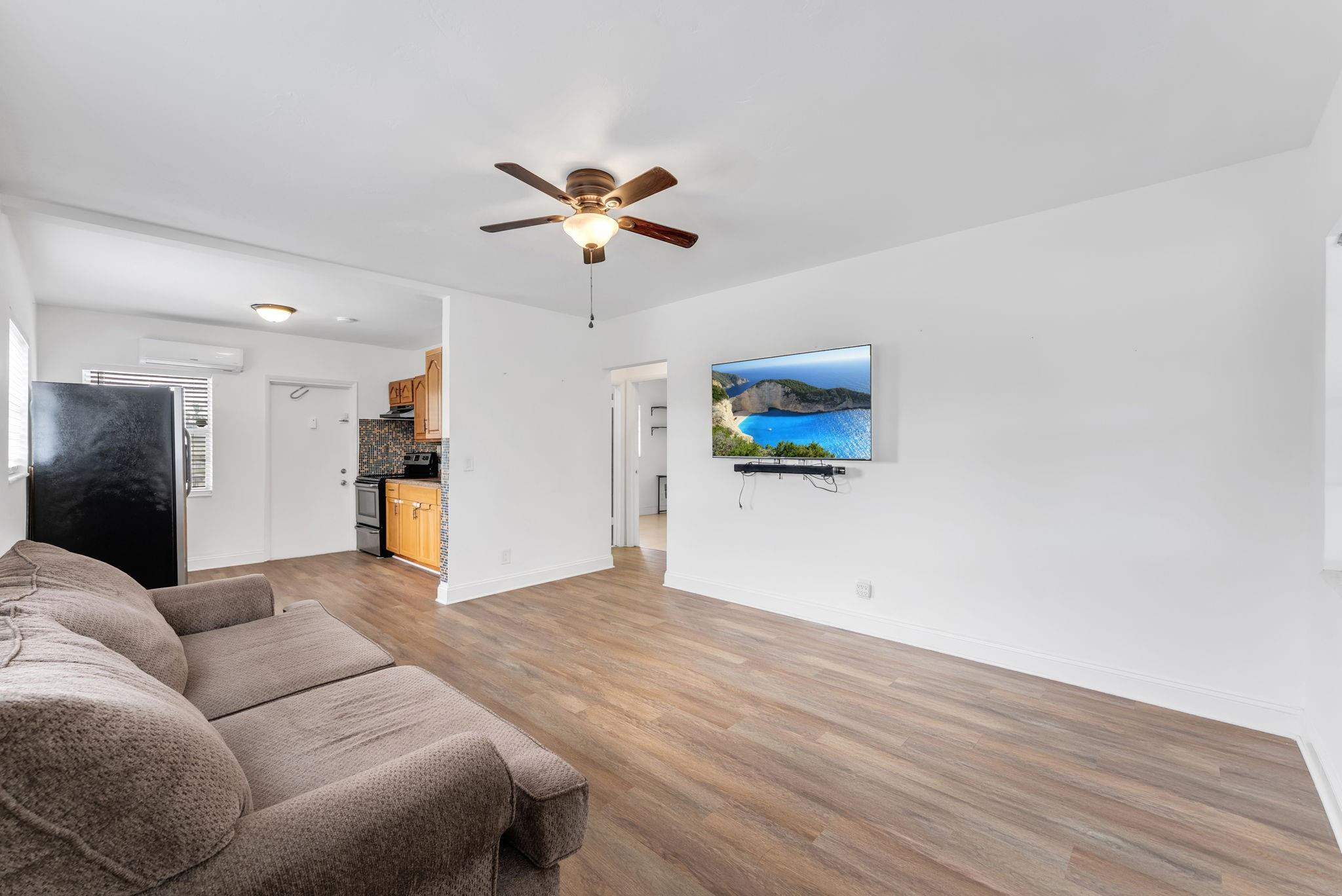 7401 Pines Boulevard 201 Property Photo 3