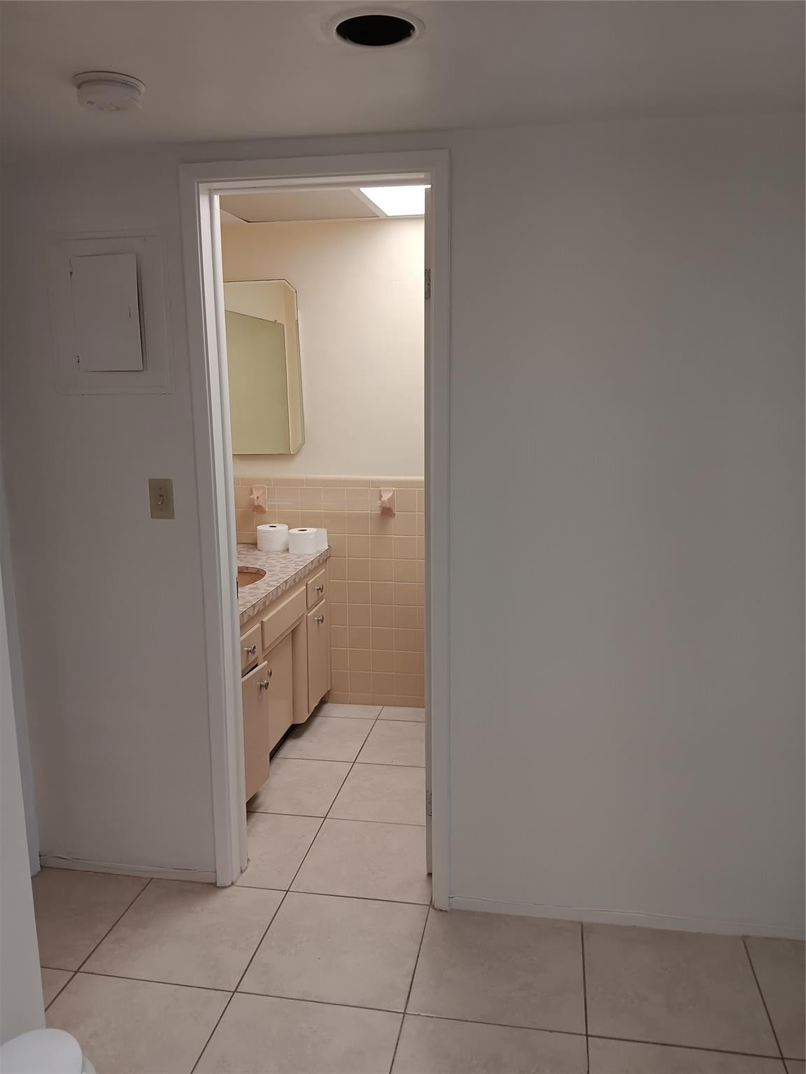 1110 N Riverside Drive 26 Property Photo 13