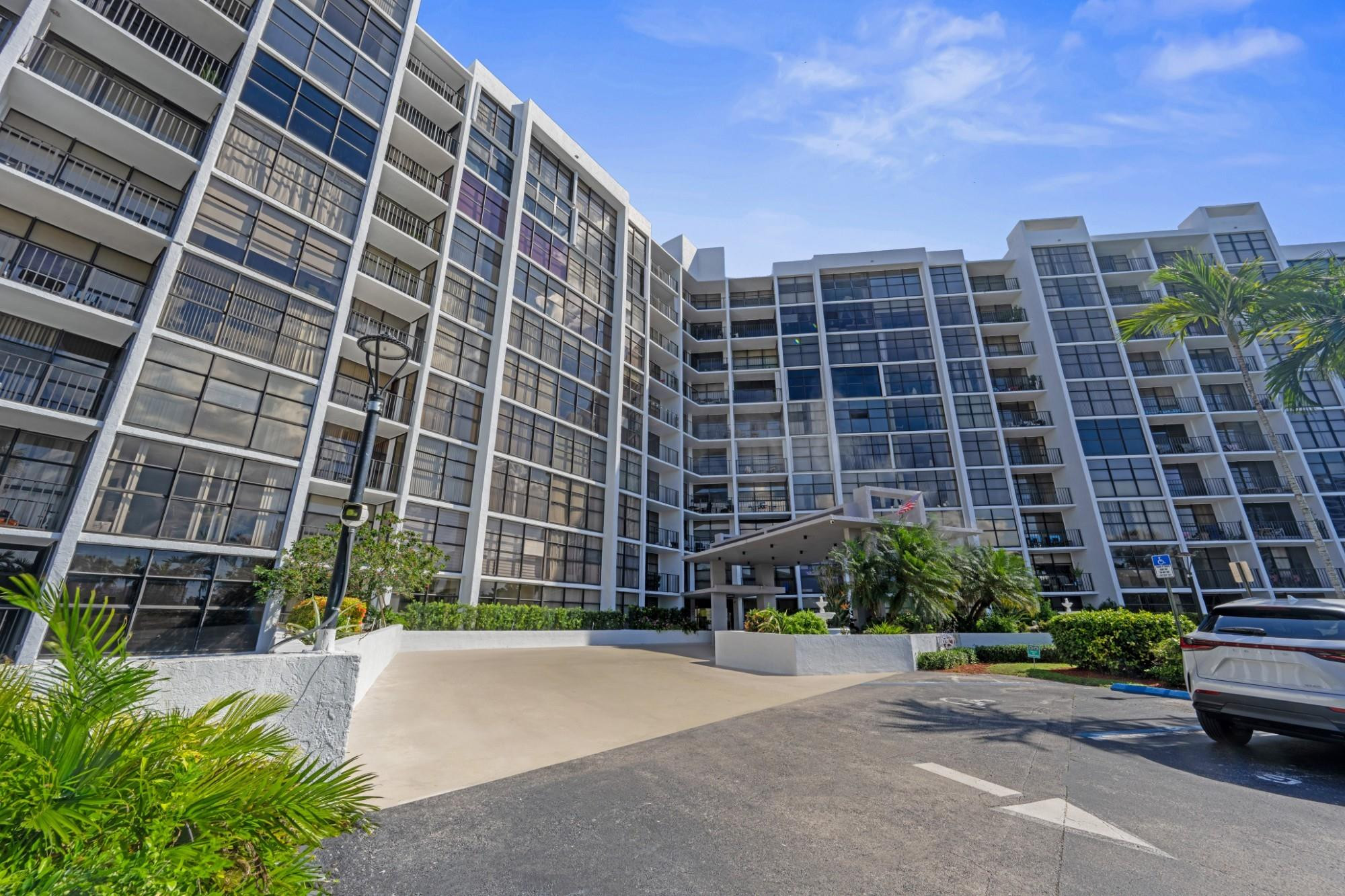 600 Parkview Drive 1111 (PH11) Property Photo 1