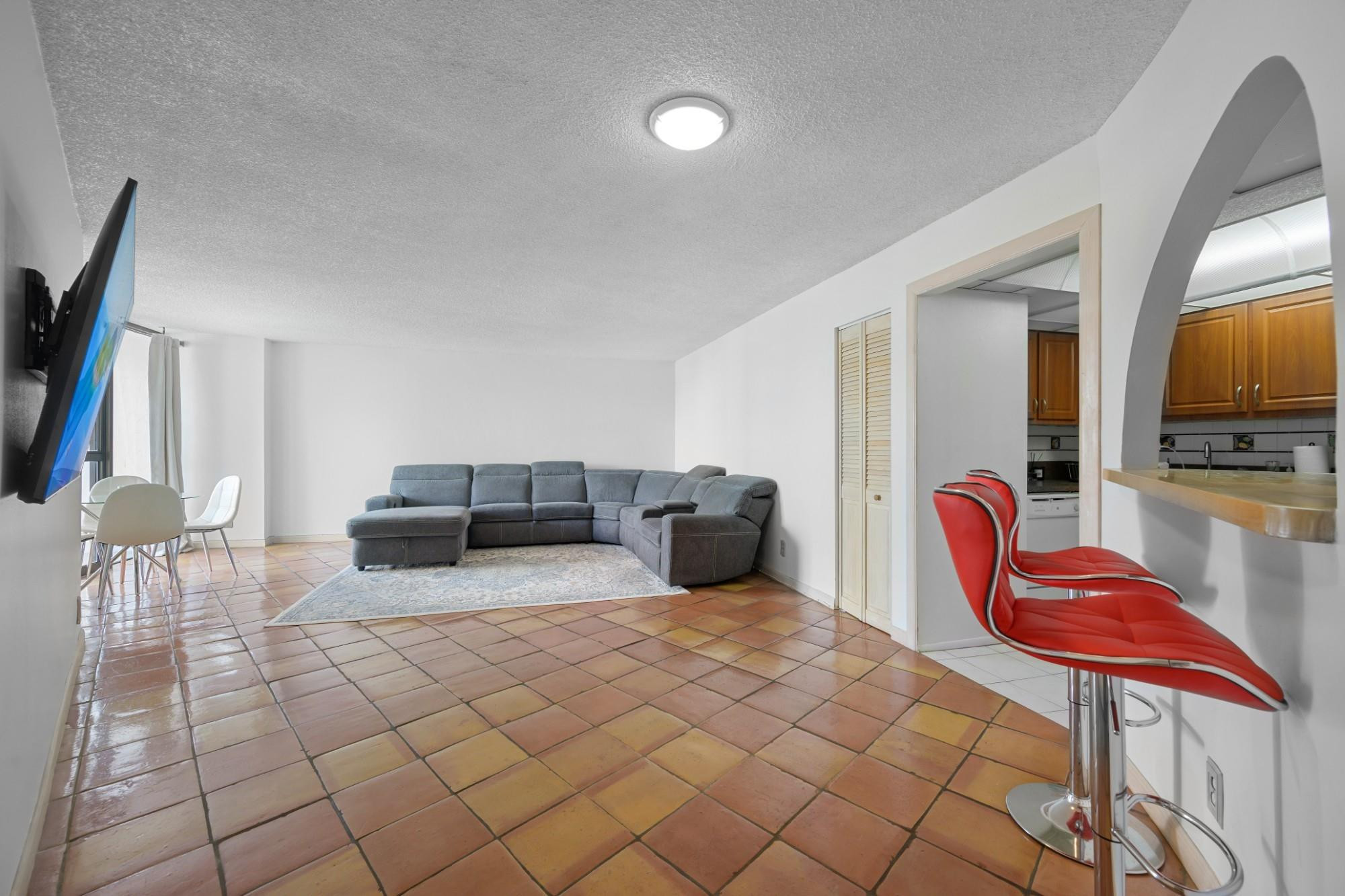 600 Parkview Drive 1111 (ph11) Property Photo 7