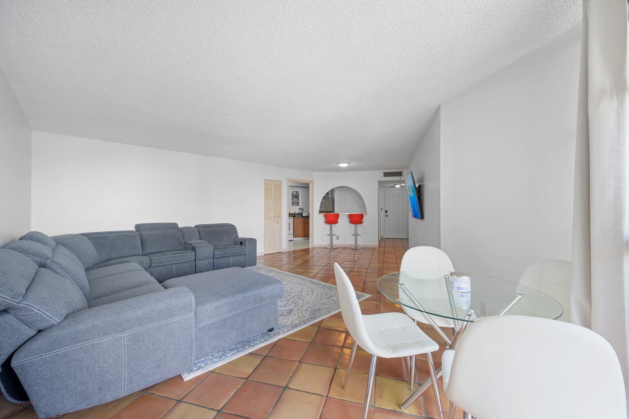 600 Parkview Drive 1111 (ph11) Property Photo 8
