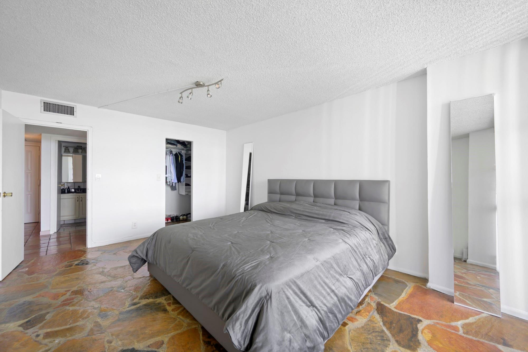 600 Parkview Drive 1111 (ph11) Property Photo 15