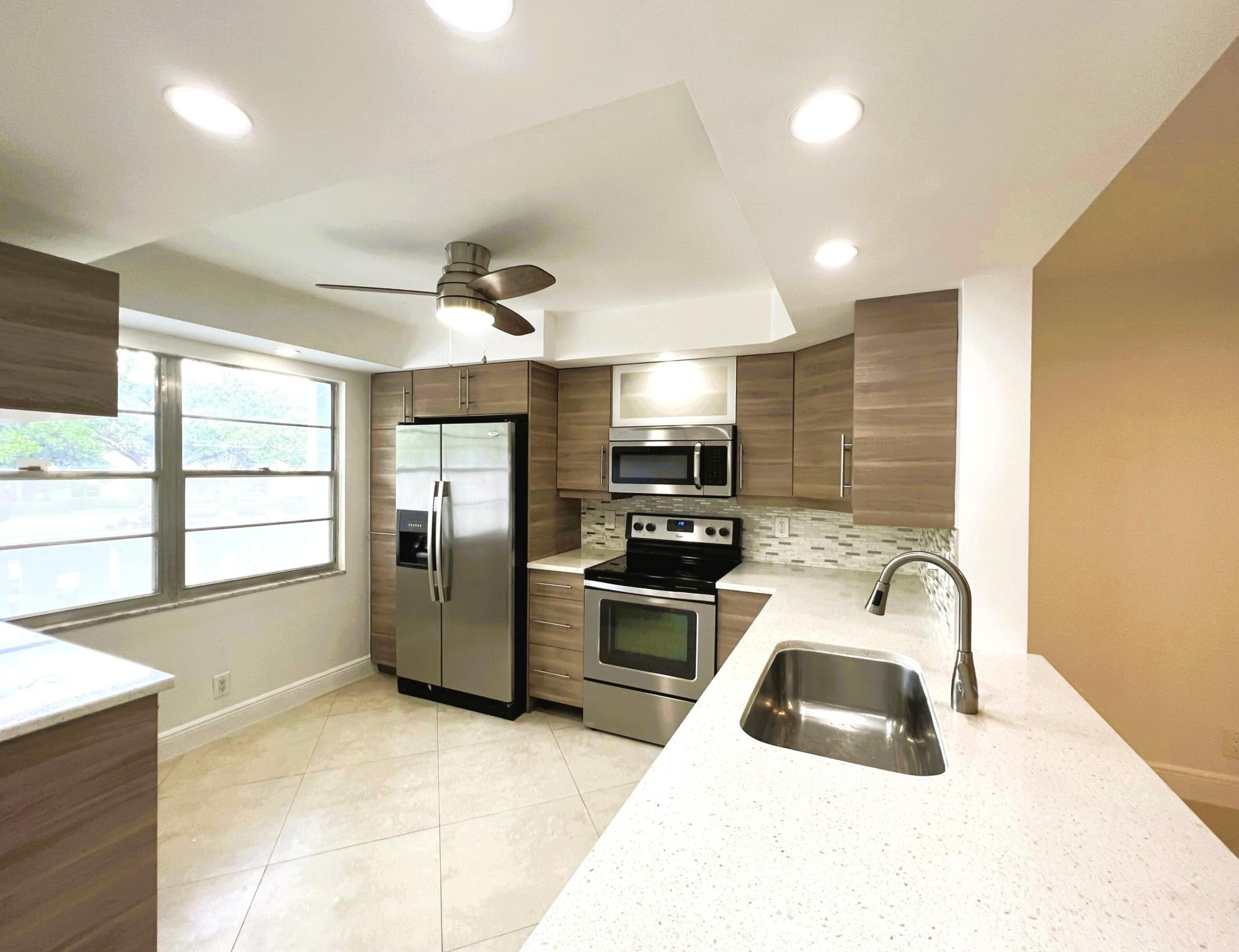 3001 Portofino Isle E2 Property Photo 1