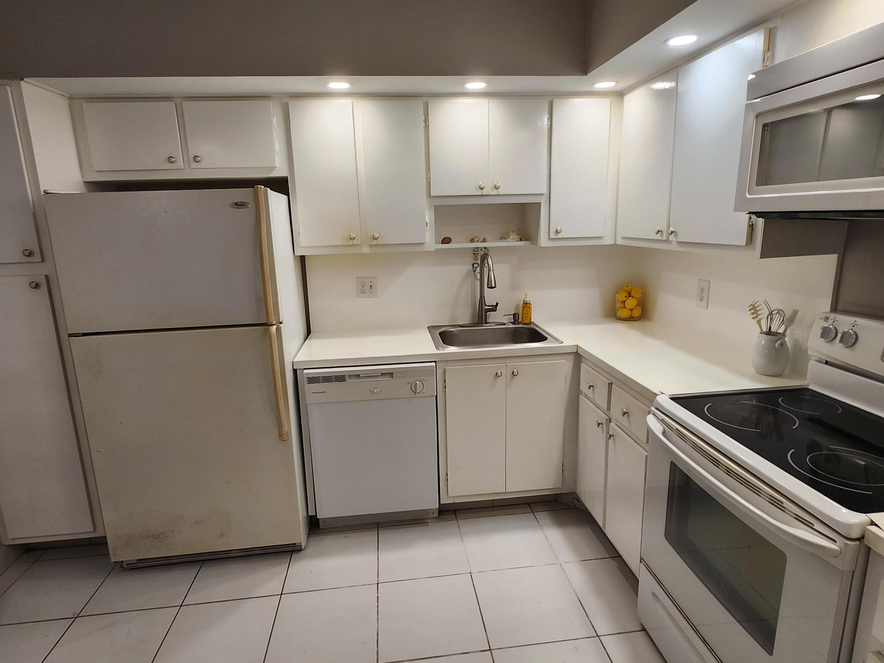 4030 W Palm Aire Drive 101 Property Photo 7
