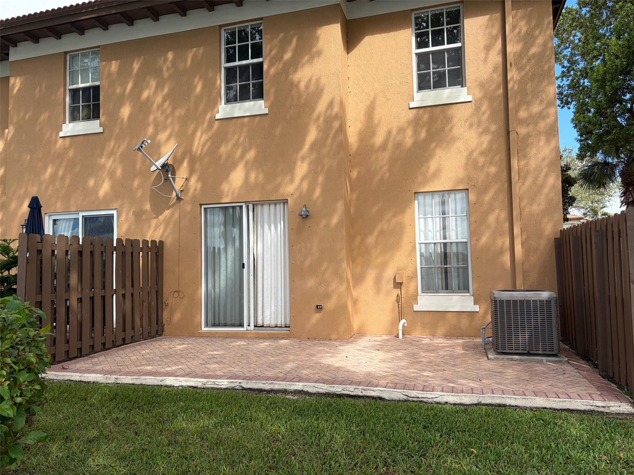 6903 Julia Gardens Drive Property Photo 11