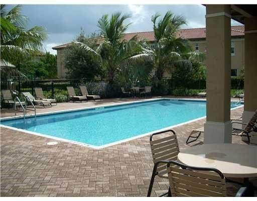 6903 Julia Gardens Drive Property Photo 13