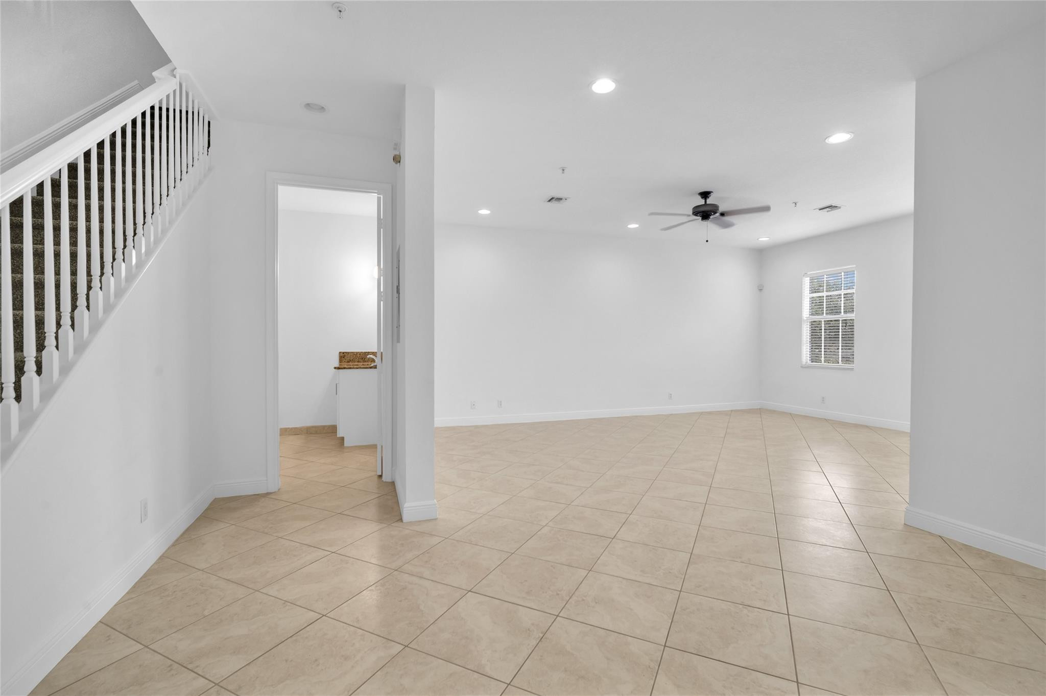 6809 N Lakeside Circle 101 Property Photo 4