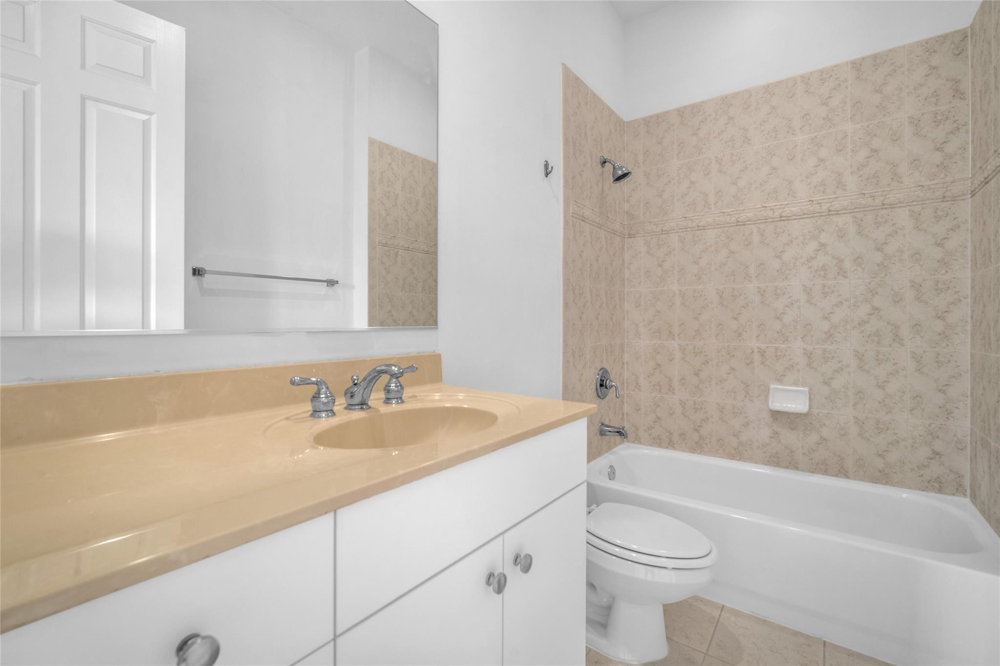 6809 N Lakeside Circle 101 Property Photo 14