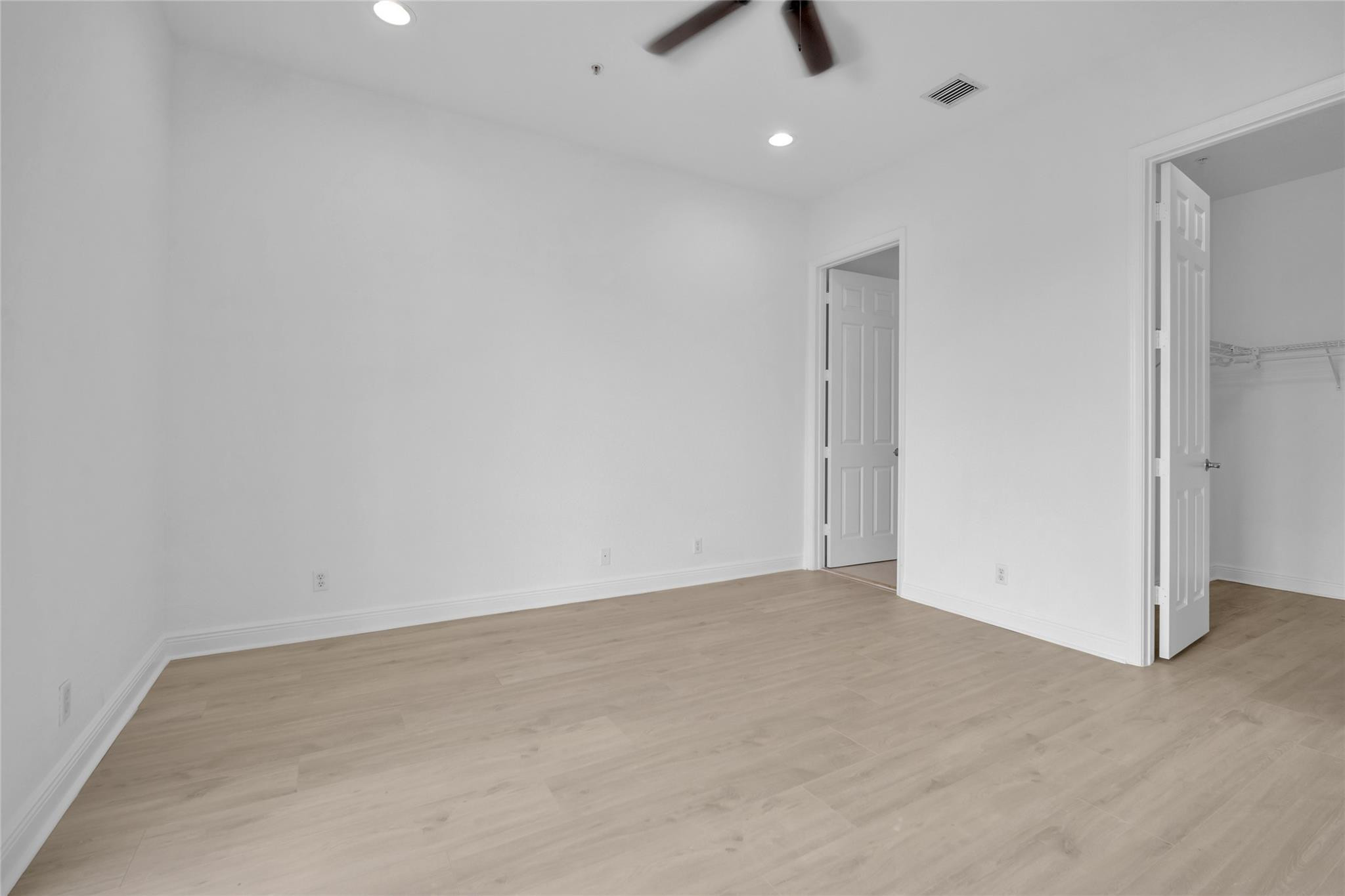 6809 N Lakeside Circle 101 Property Photo 17