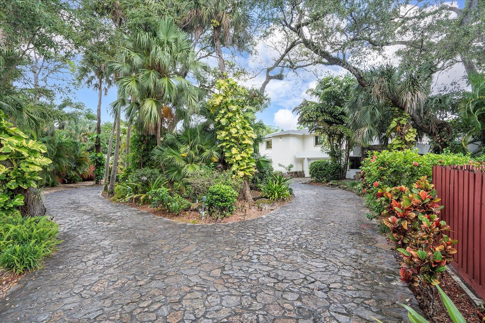 1240 Sw 14th Avenue Property Photo 2