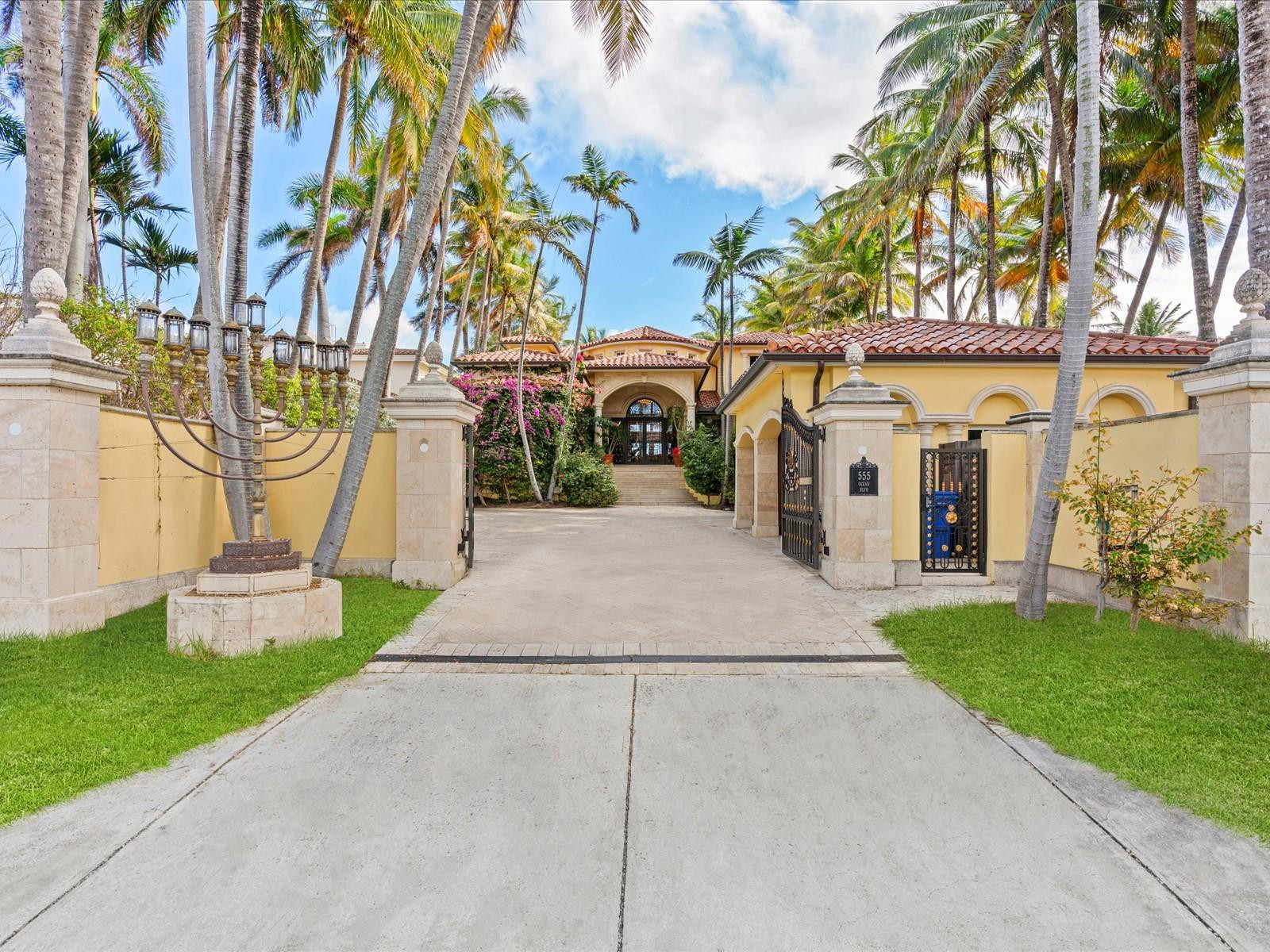 555 Ocean Boulevard Property Photo 1