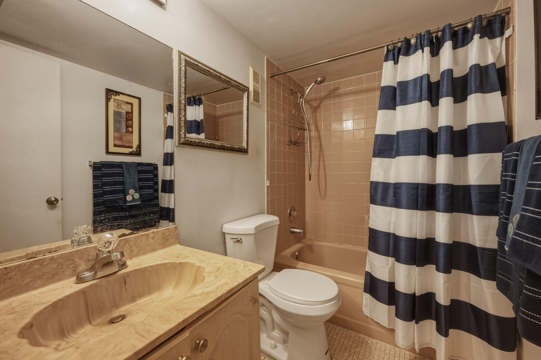 8620 N Sherman Circle 204 Property Photo 5