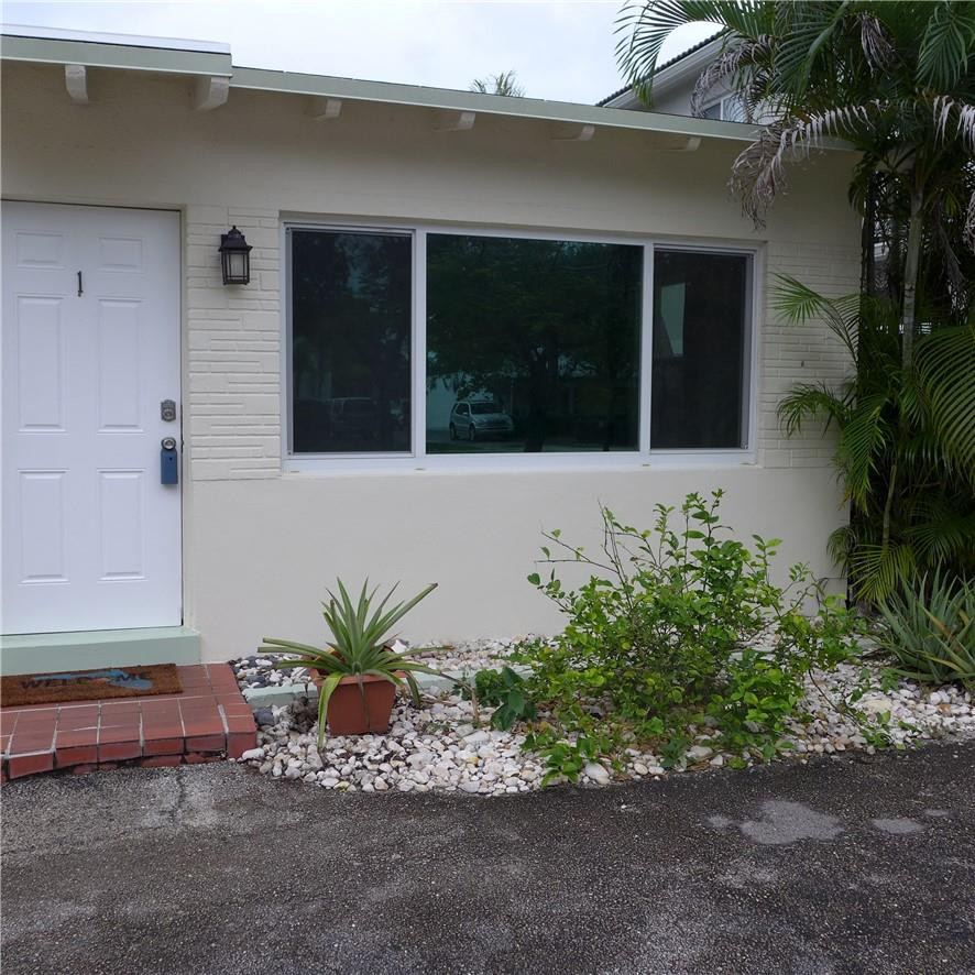 812 NE 15 Avenue Property Photo 1