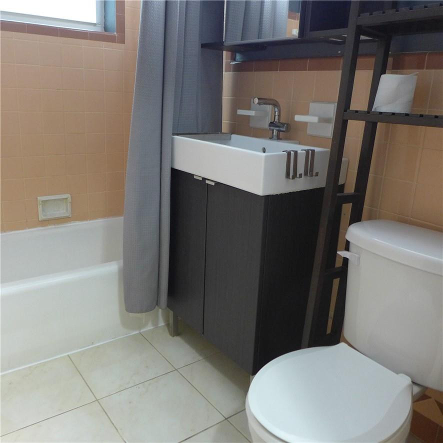 812 Ne 15 Avenue Property Photo 5