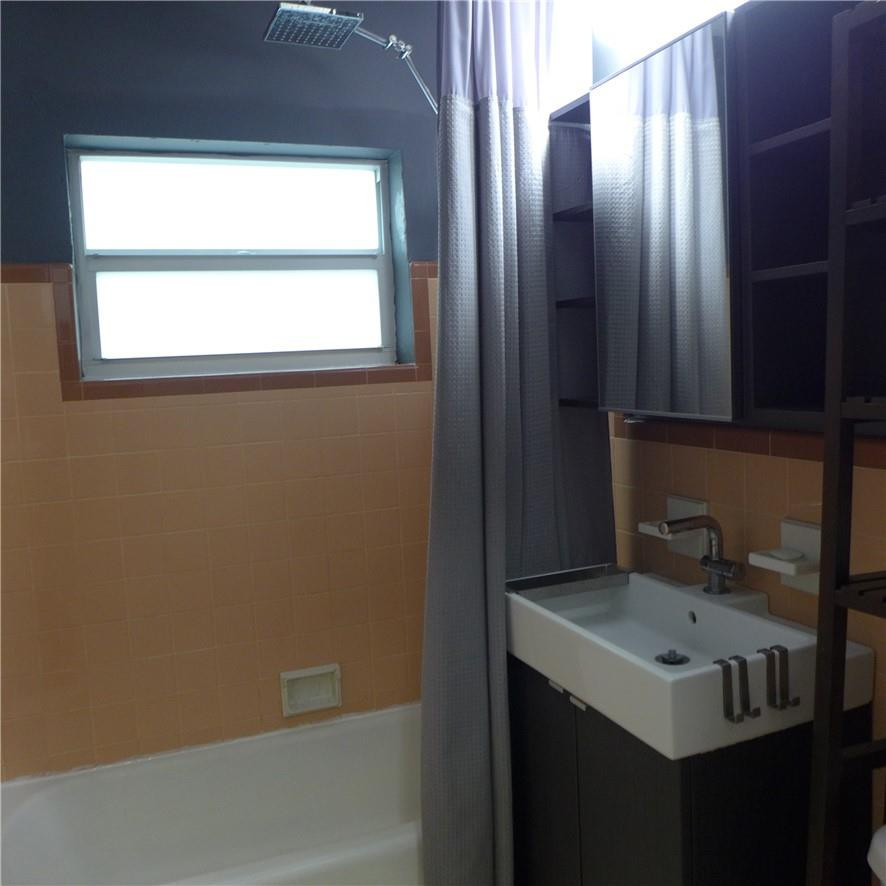 812 Ne 15 Avenue Property Photo 6