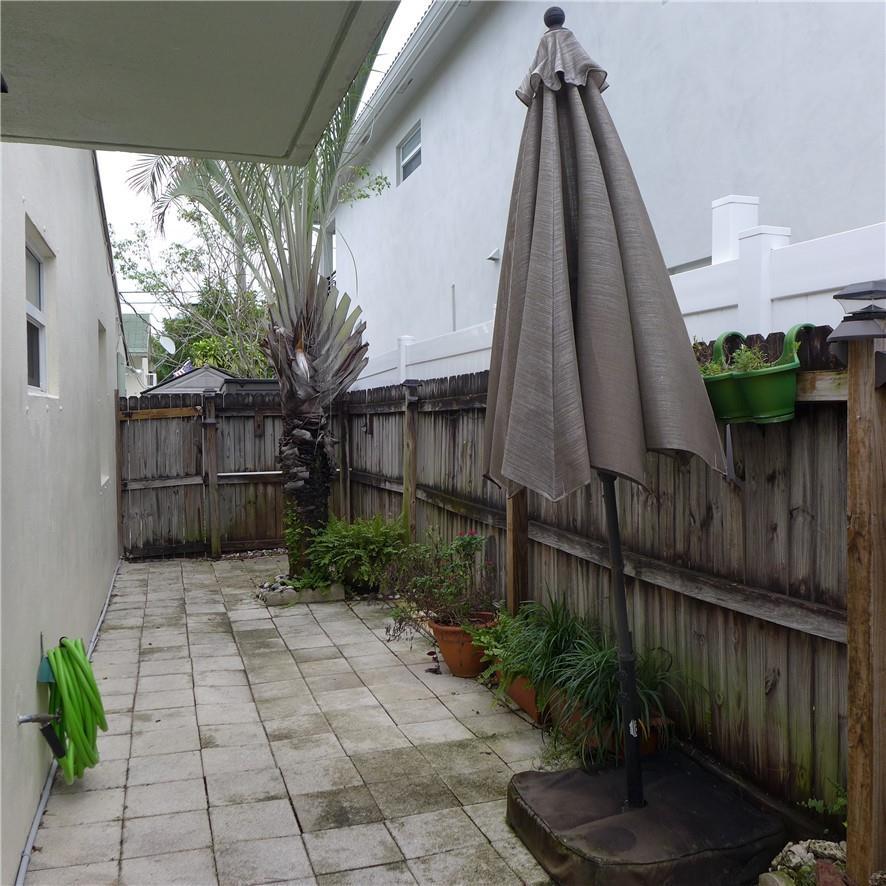 812 Ne 15 Avenue Property Photo 10